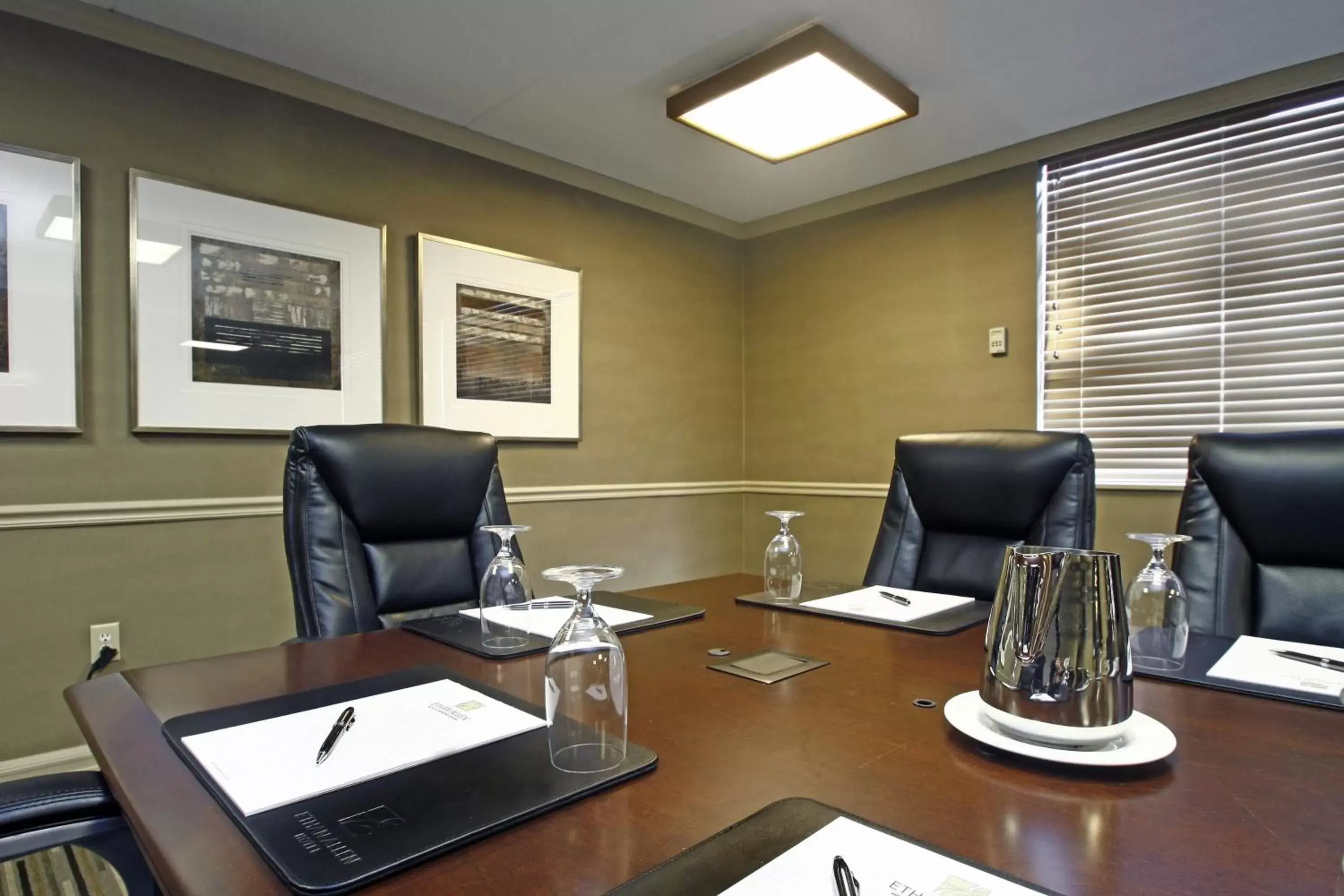 Business facilities, Business Area/Conference Room in Ethan Allen Hotel