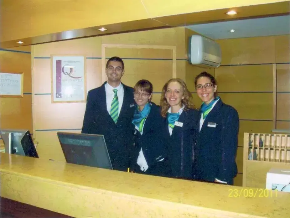 Staff, Lobby/Reception in Pacific Hotel Fortino