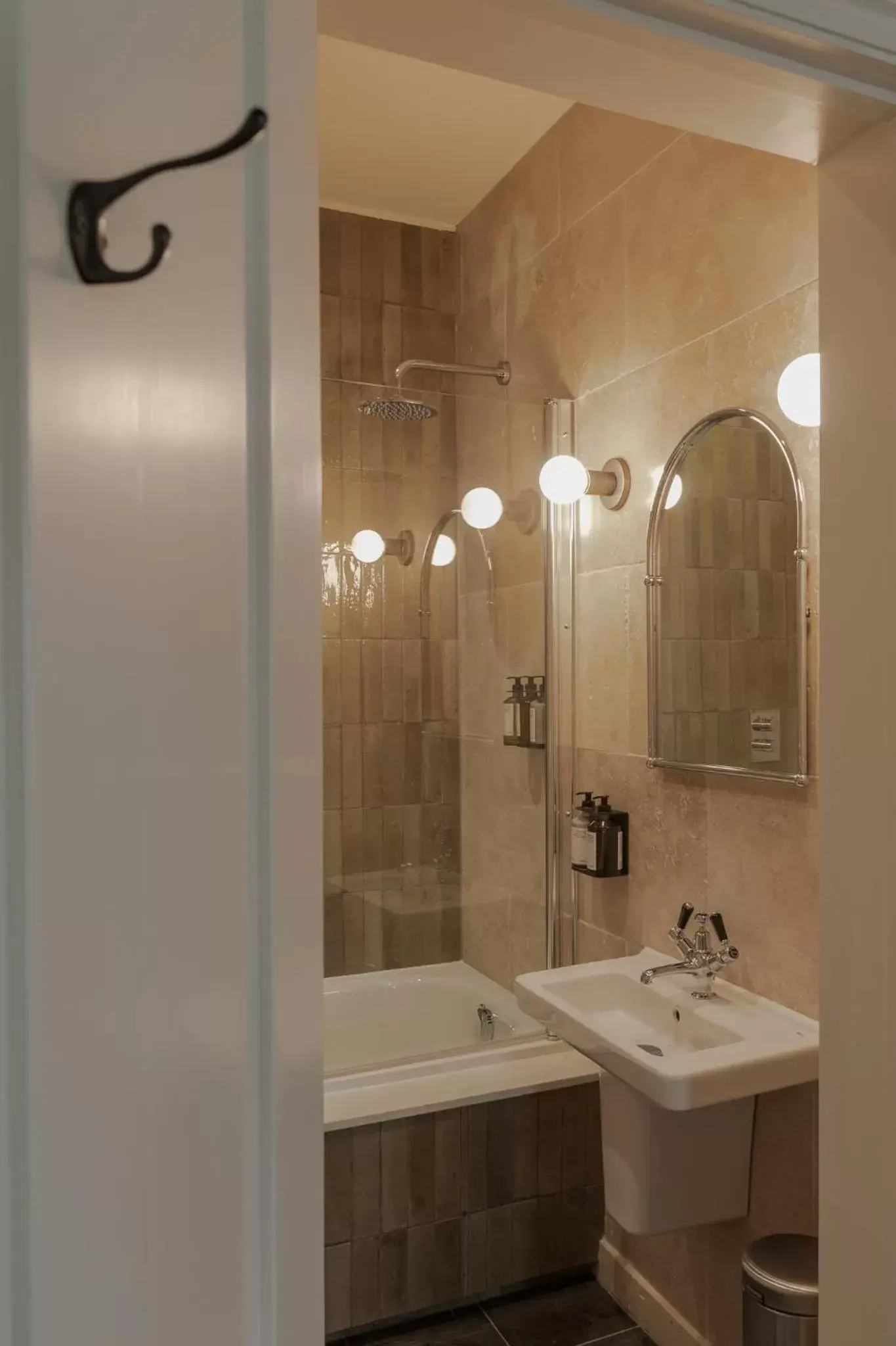 Bathroom in Leighton House - Boutique Guesthouse