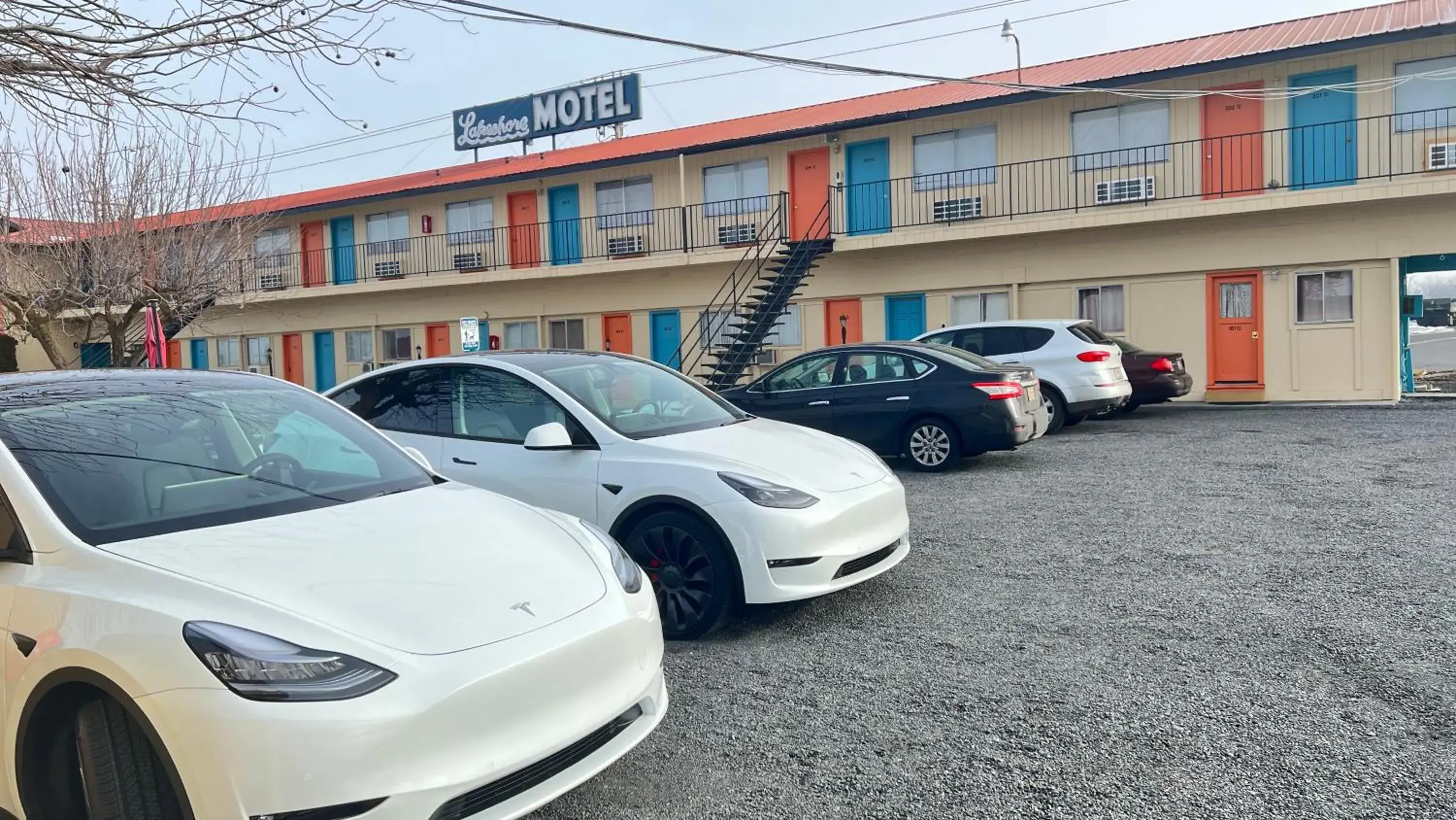 Property Building in Lakeshore Inn Water Front