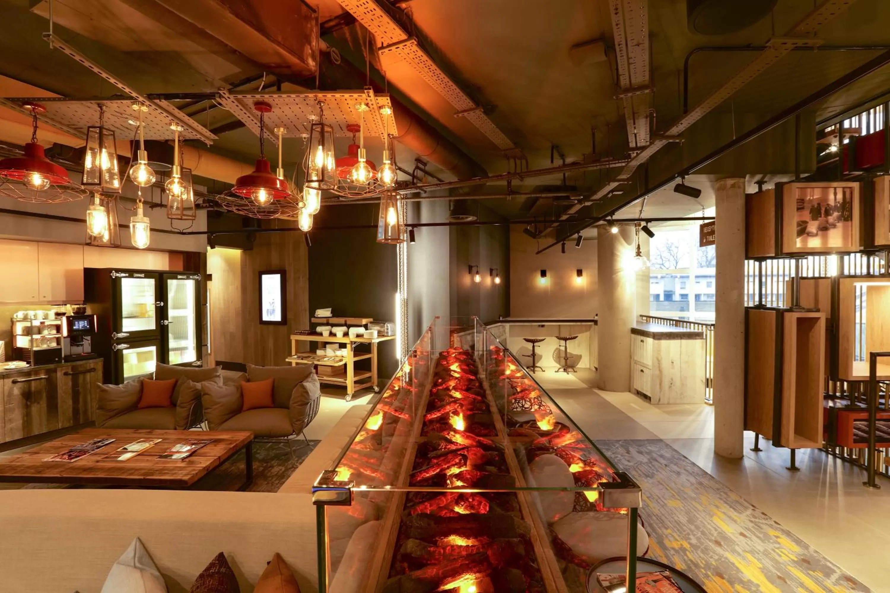 Lounge or bar in Novotel London Canary Wharf