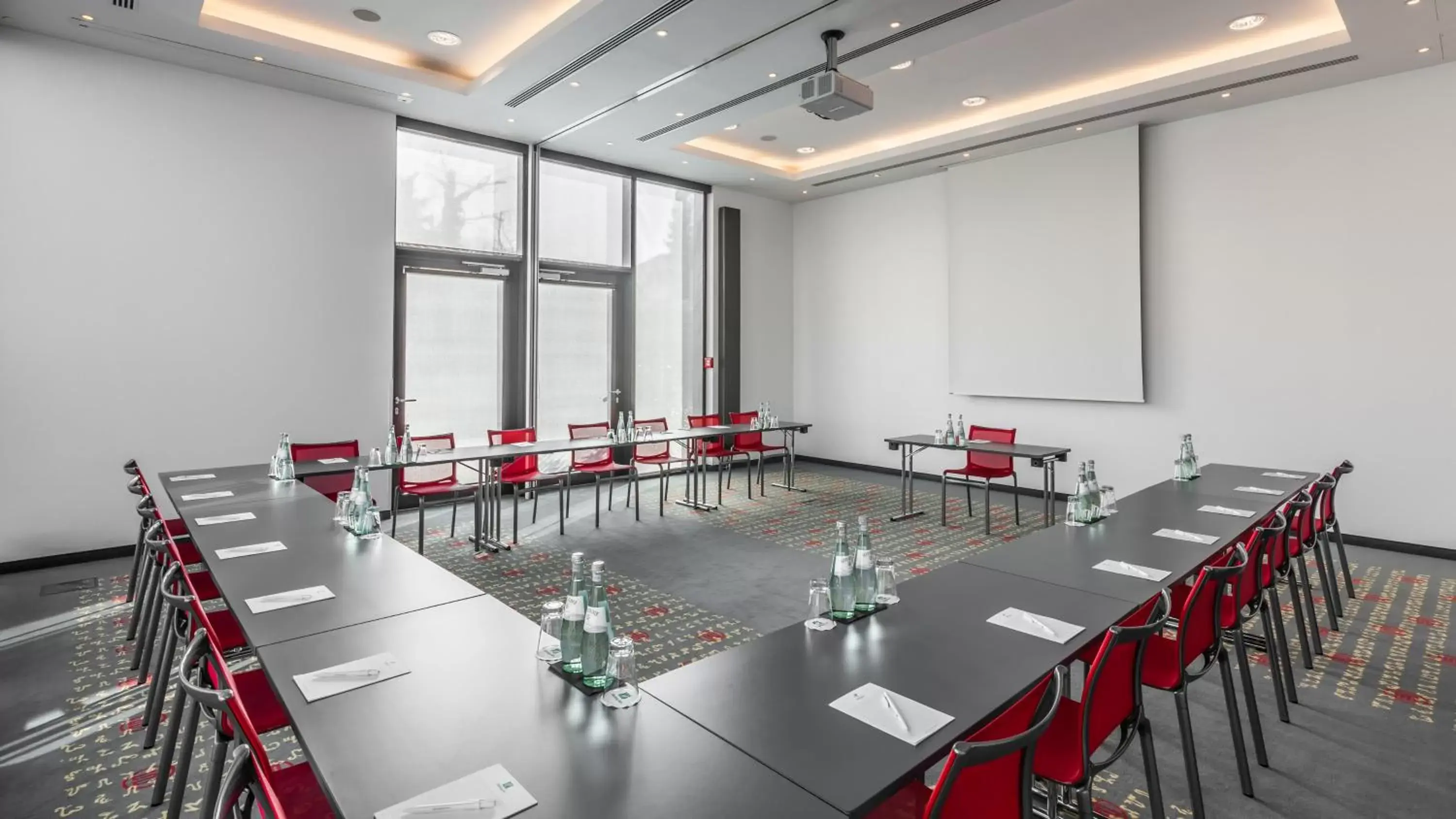 Meeting/conference room in Holiday Inn Munich - Westpark, an IHG Hotel