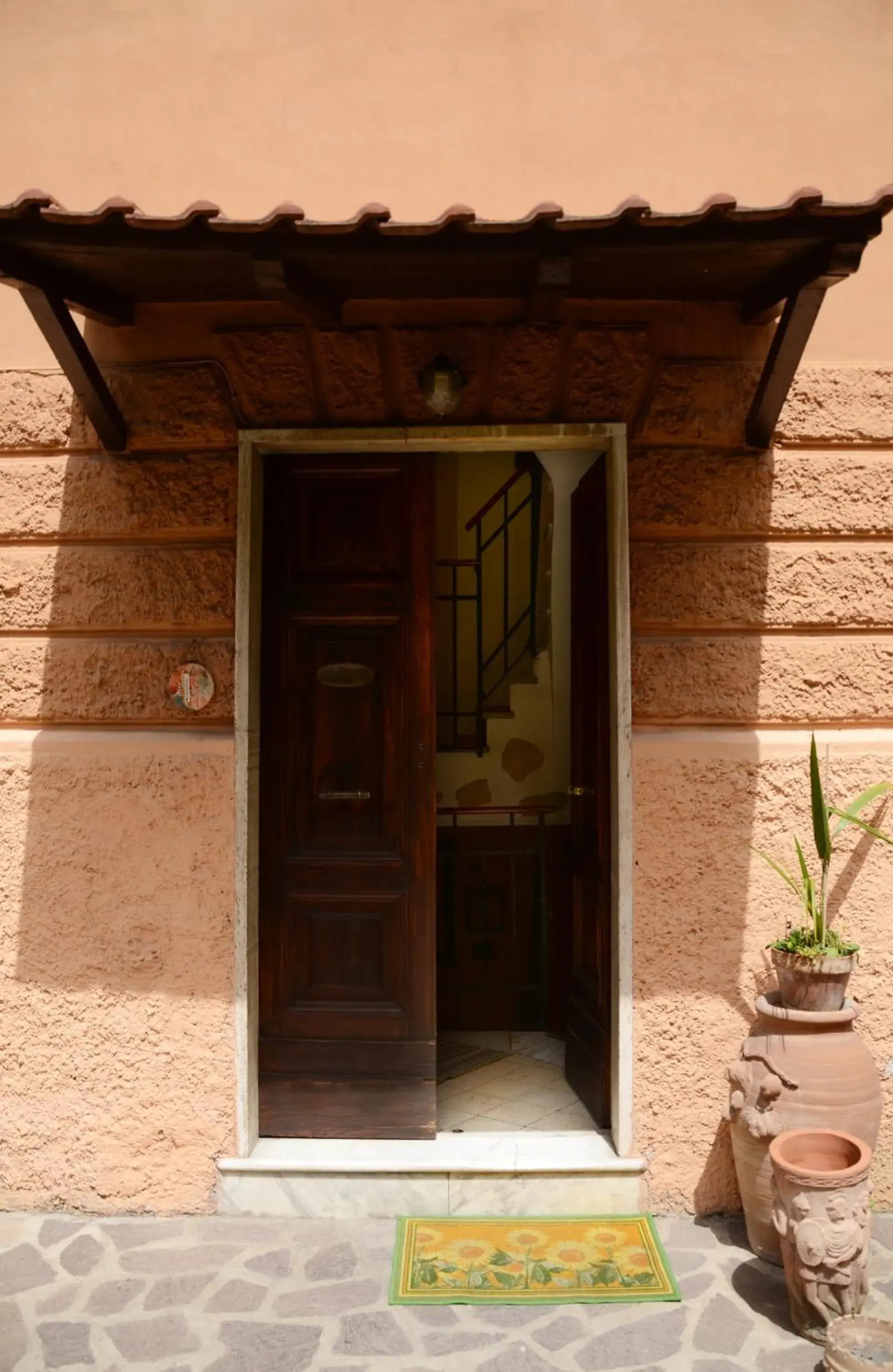 Facade/Entrance in A Vinicius Et Mita Guest House