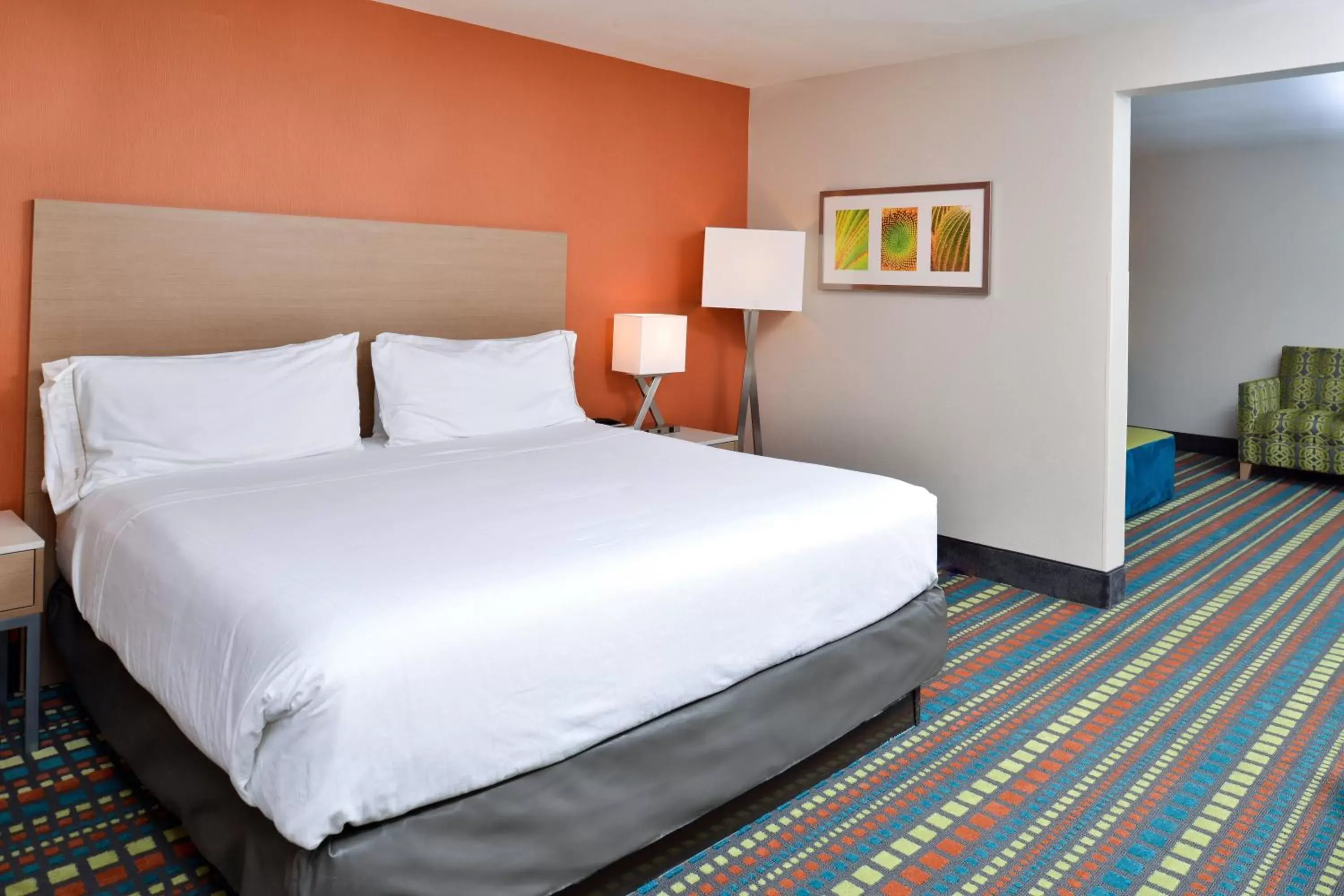 Photo of the whole room, Bed in Holiday Inn Express Albuquerque N - Bernalillo, an IHG Hotel