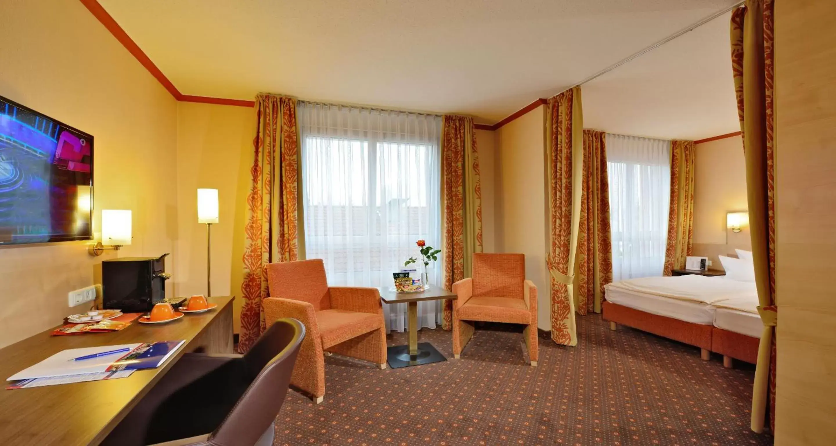 Photo of the whole room, TV/Entertainment Center in Sure Hotel by Best Western Hilden-Düsseldorf