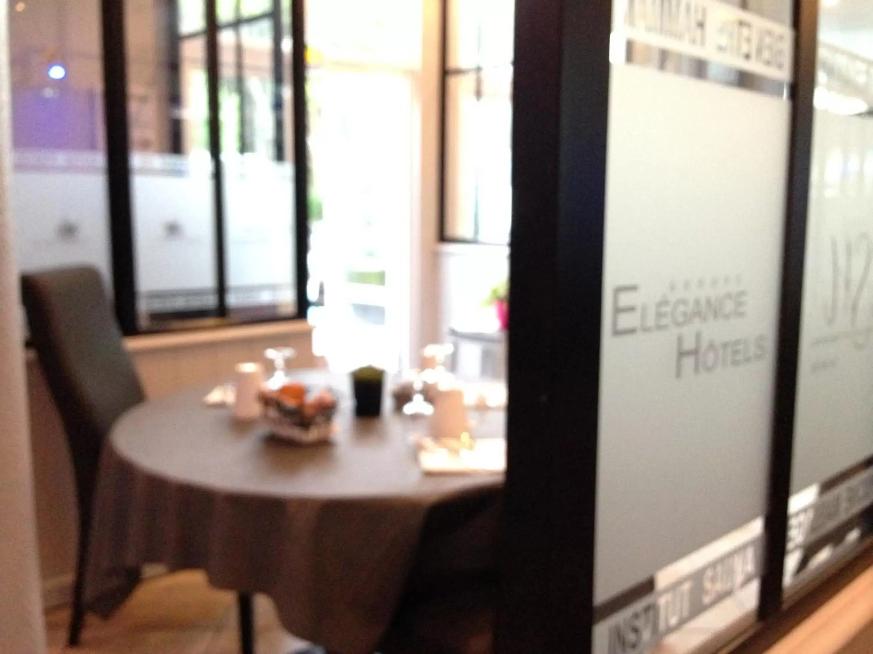 Restaurant/places to eat in Elégance Suites Hôtel