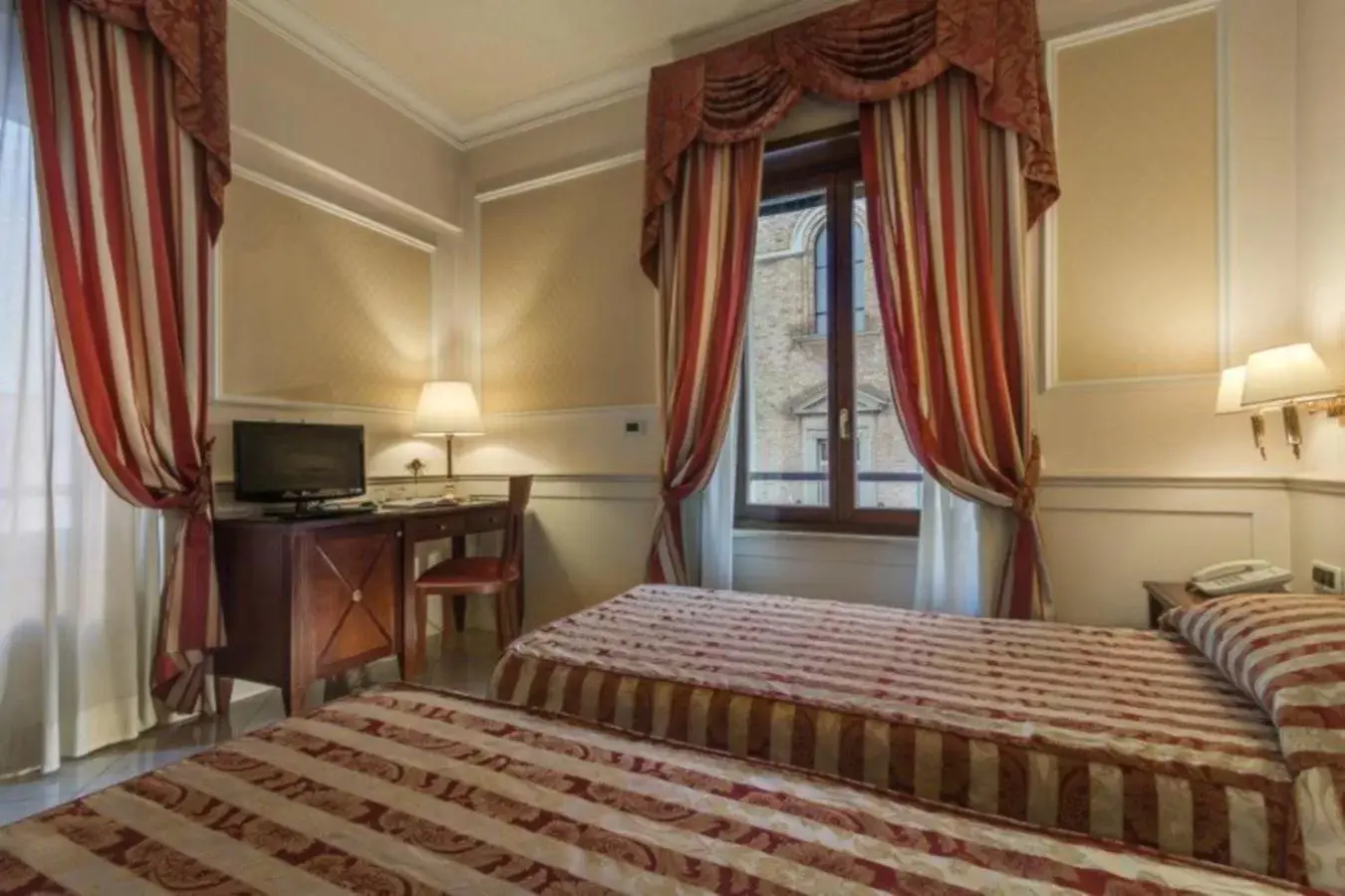 Photo of the whole room, Bed in Residenza Paolo VI