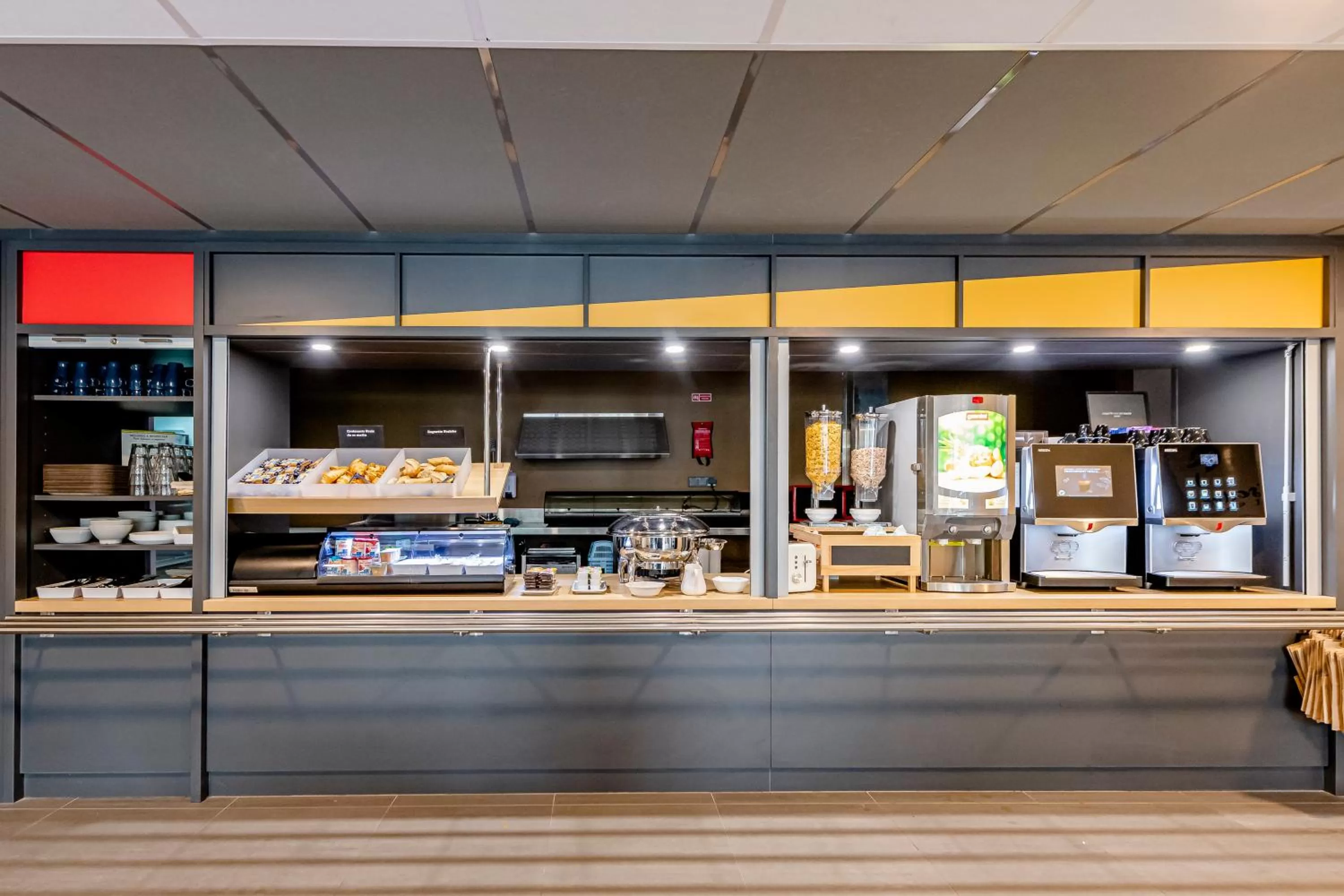 Breakfast in B&B HOTEL Bordeaux Le Haillan 3 étoiles