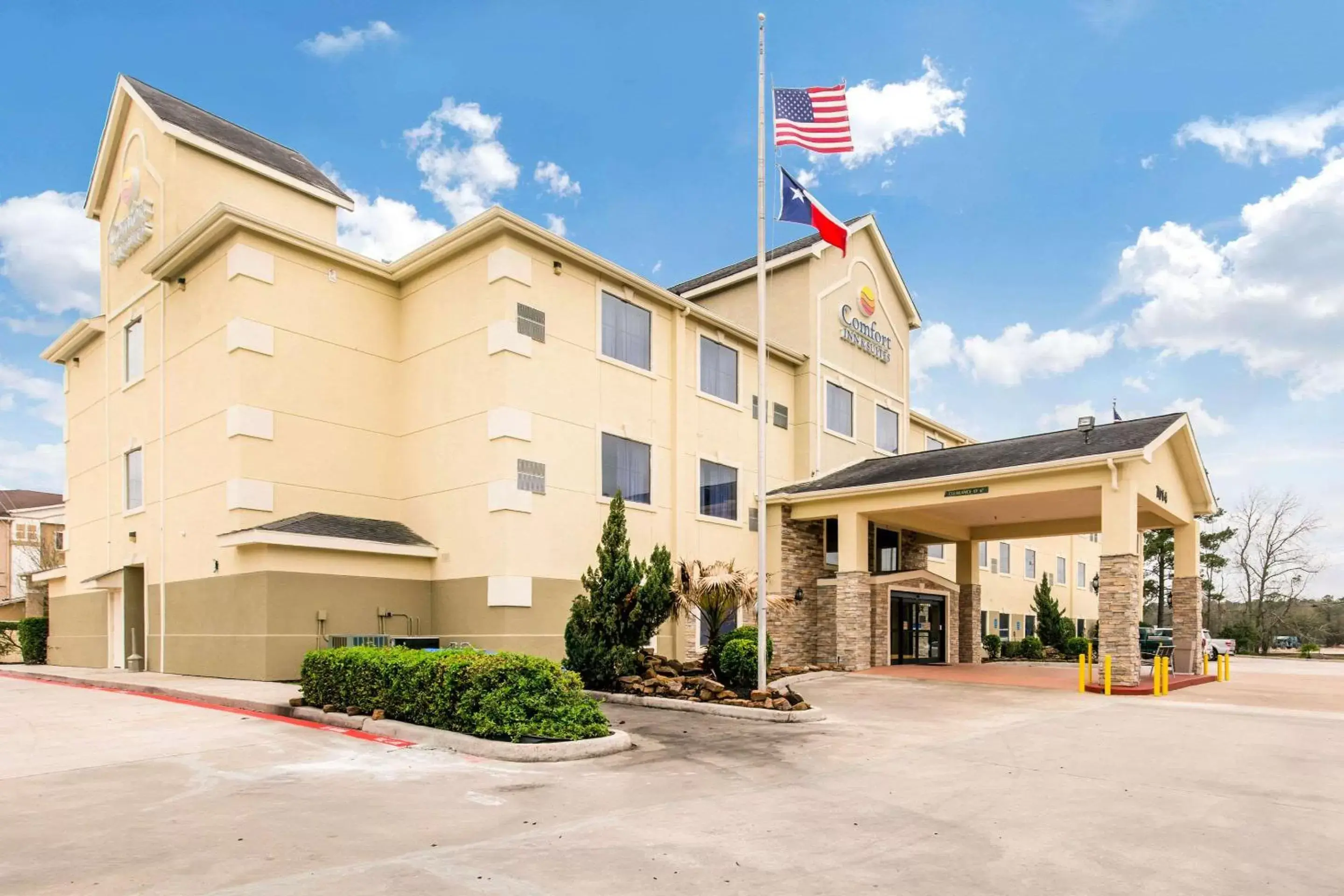 Property building in Comfort Inn & Suites IAH Bush Airport – East Property building in Comfort Inn & Suites IAH Bush Airport – East