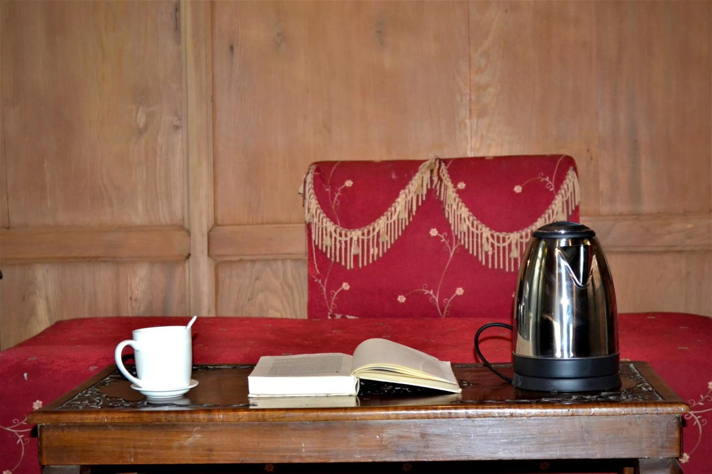 Coffee/tea facilities in Nazneen Group Of Houseboats