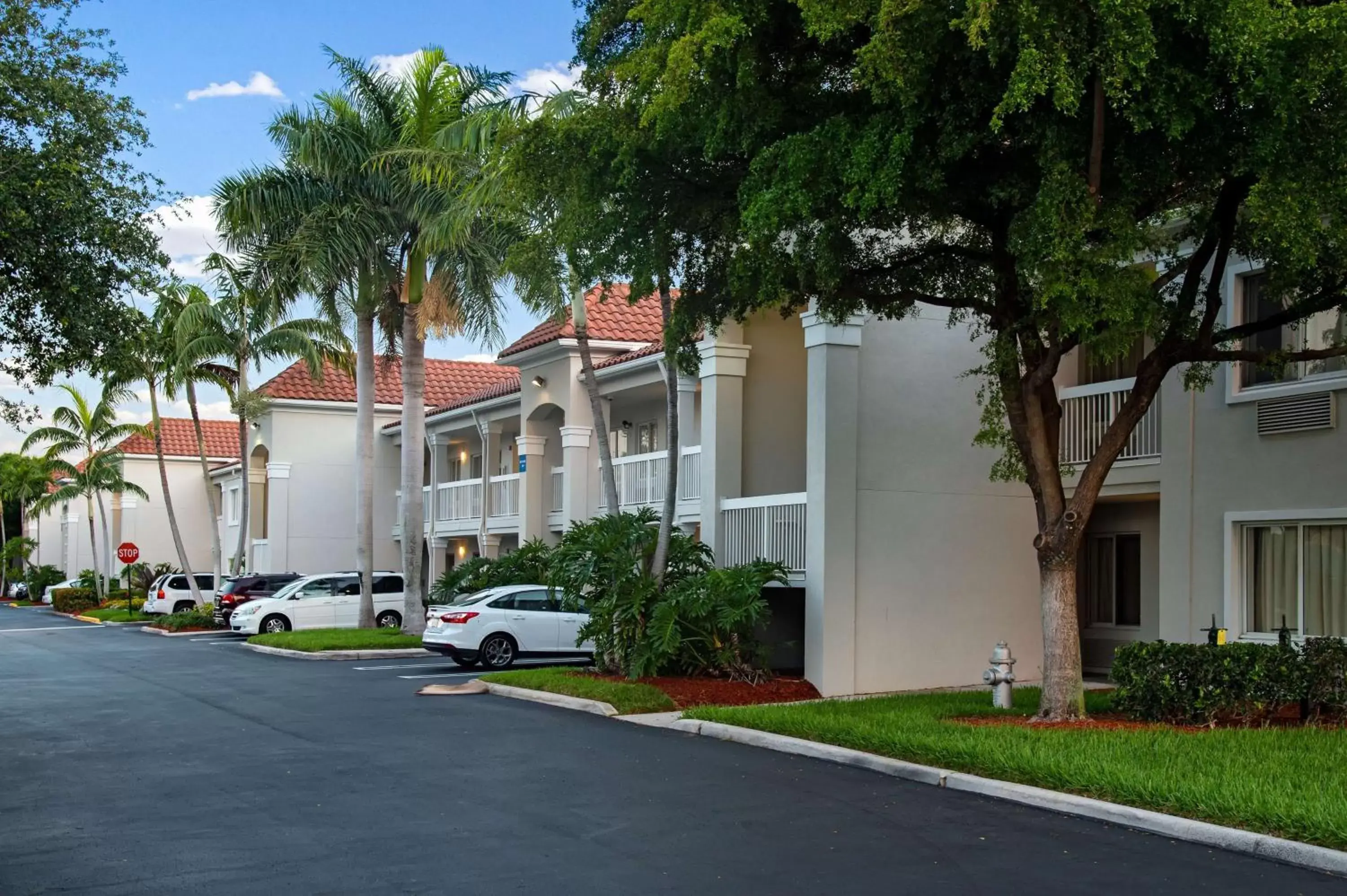 Property Building in Studio 6-West Palm Beach, FL