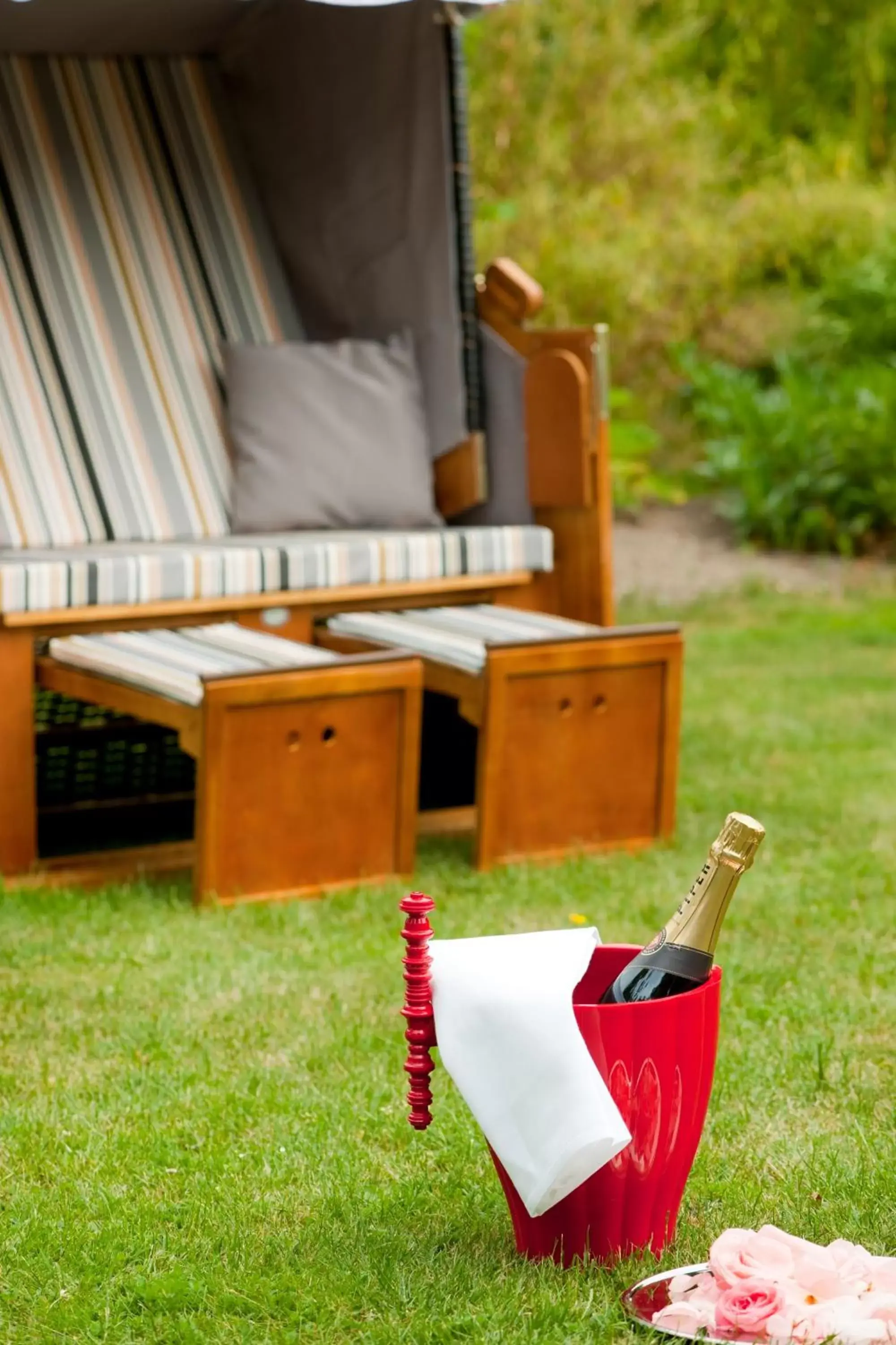 Alcoholic drinks, Garden in Parkhotel Bilm im Glück am Stadtrand Hannovers