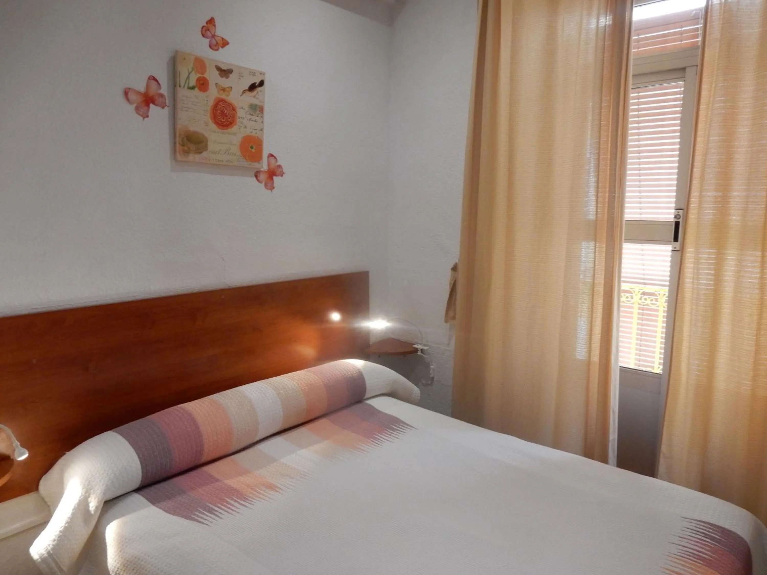 Photo of the whole room, Bed in Giraldilla