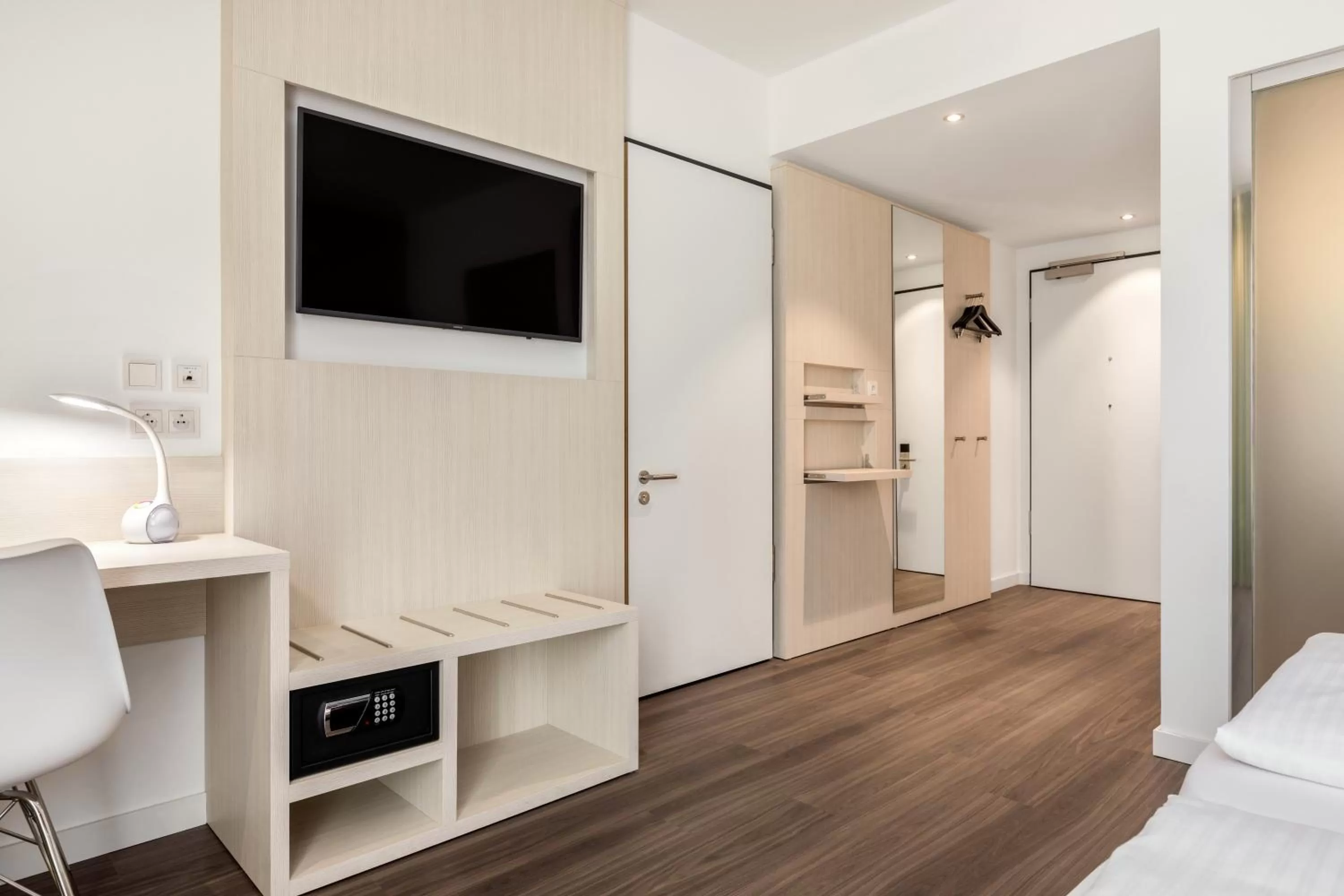 TV and multimedia, Bed in Super 8 by Wyndham Oberhausen am Centro