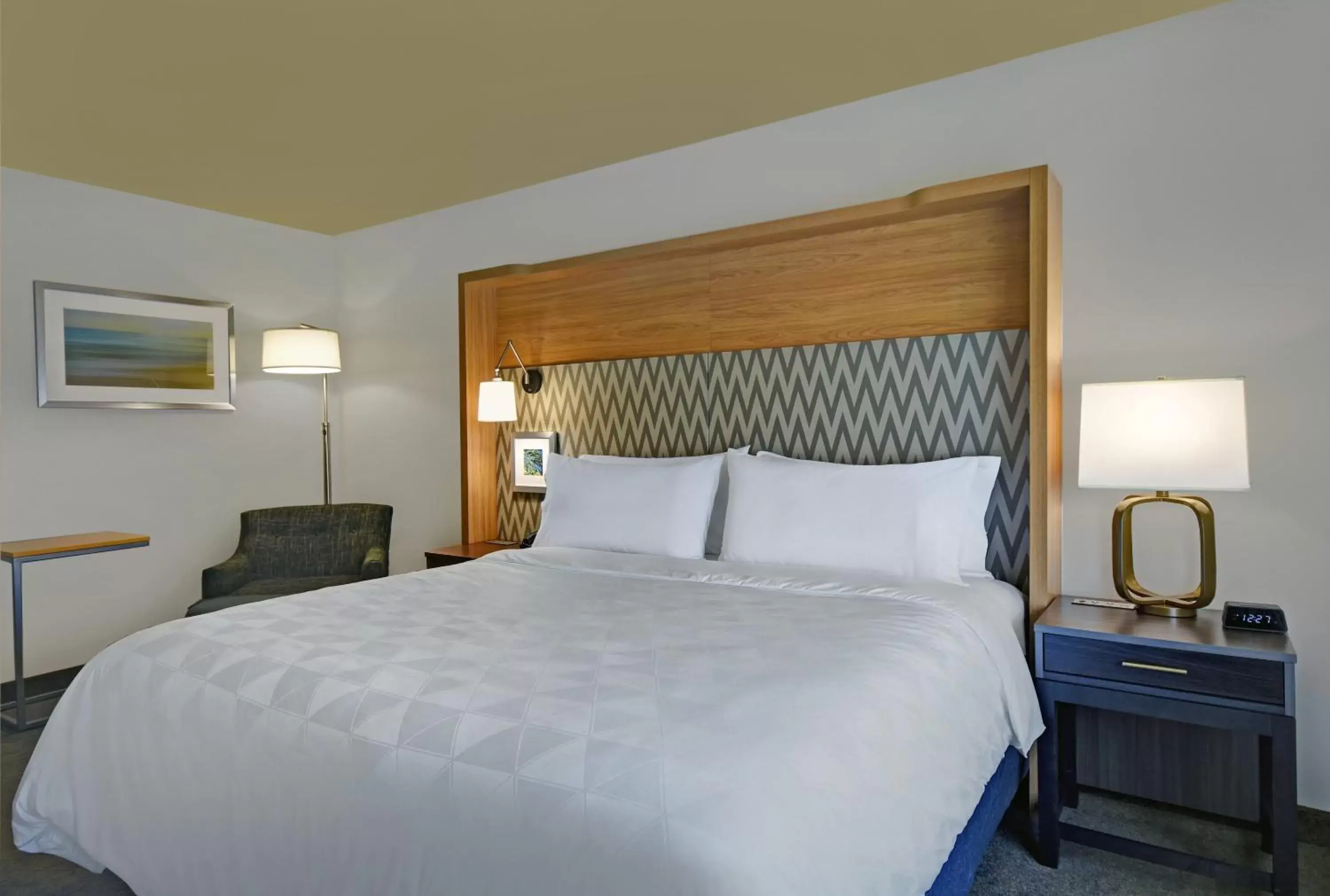 Photo of the whole room, Room Photo in Holiday Inn Grand Rapids North - Walker, an IHG Hotel