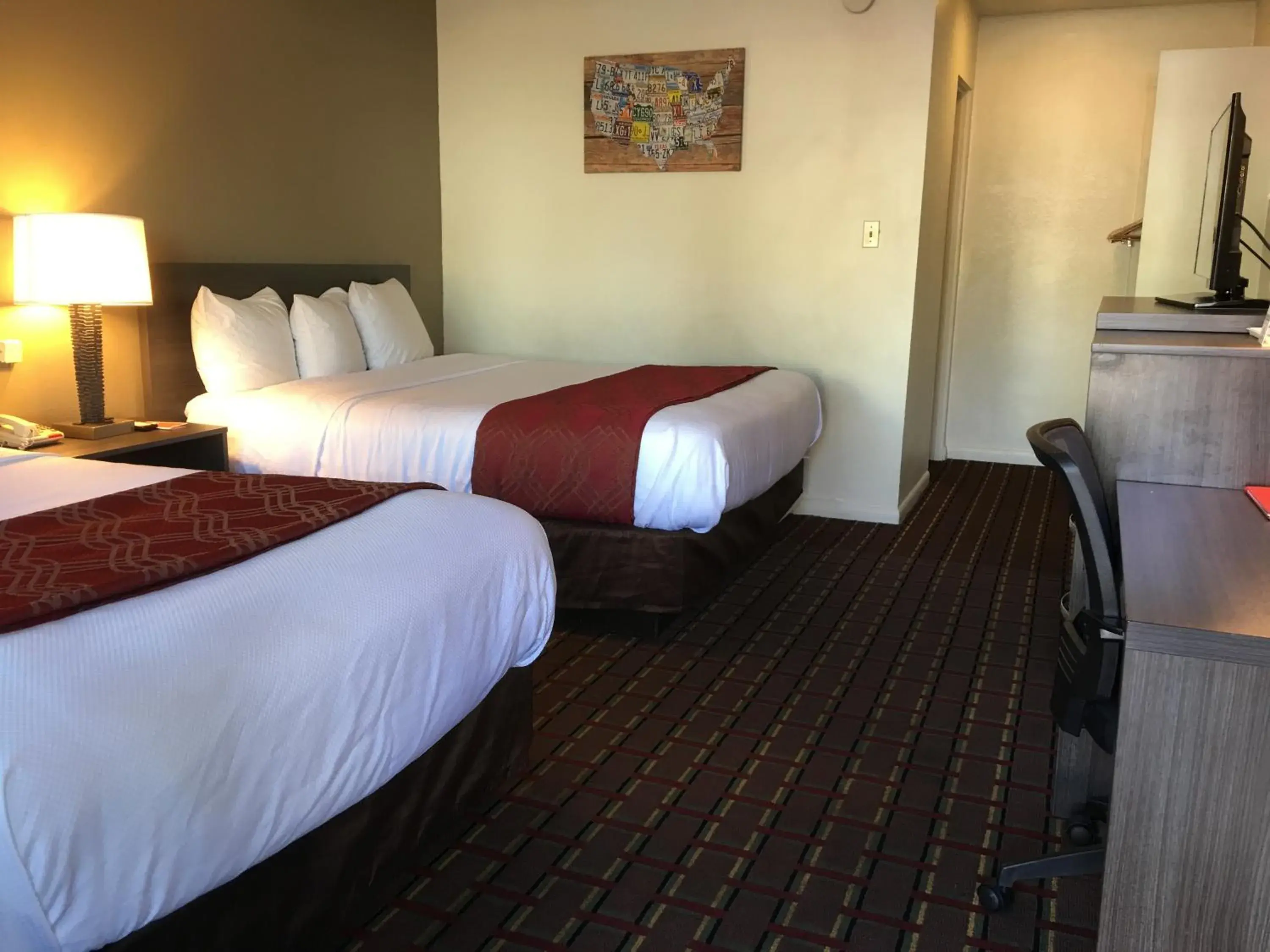 Bed in Econo Lodge Downtown Colorado Springs