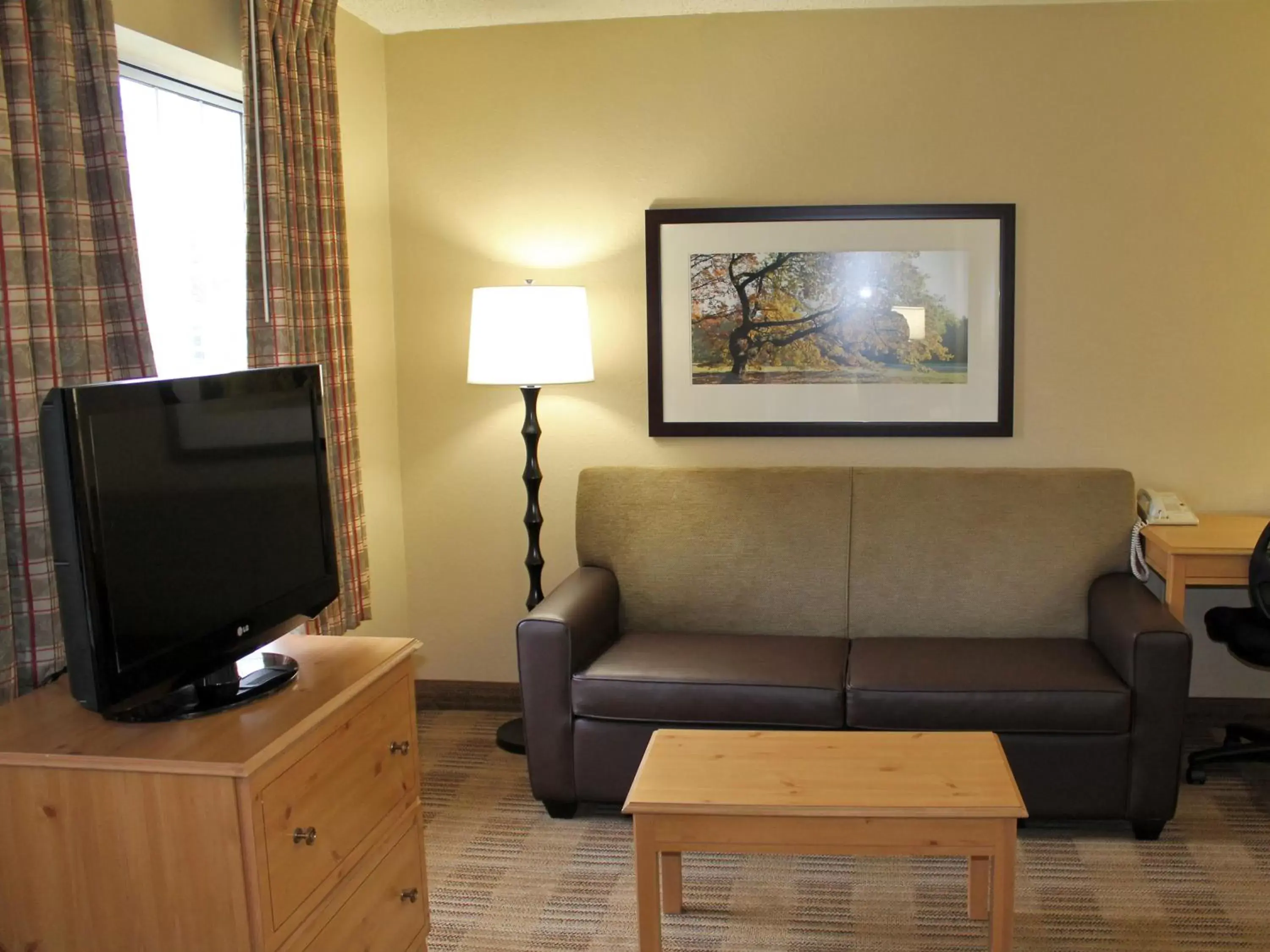 Seating area, TV/Entertainment Center in Extended Stay America Suites - Orange County - Cypress