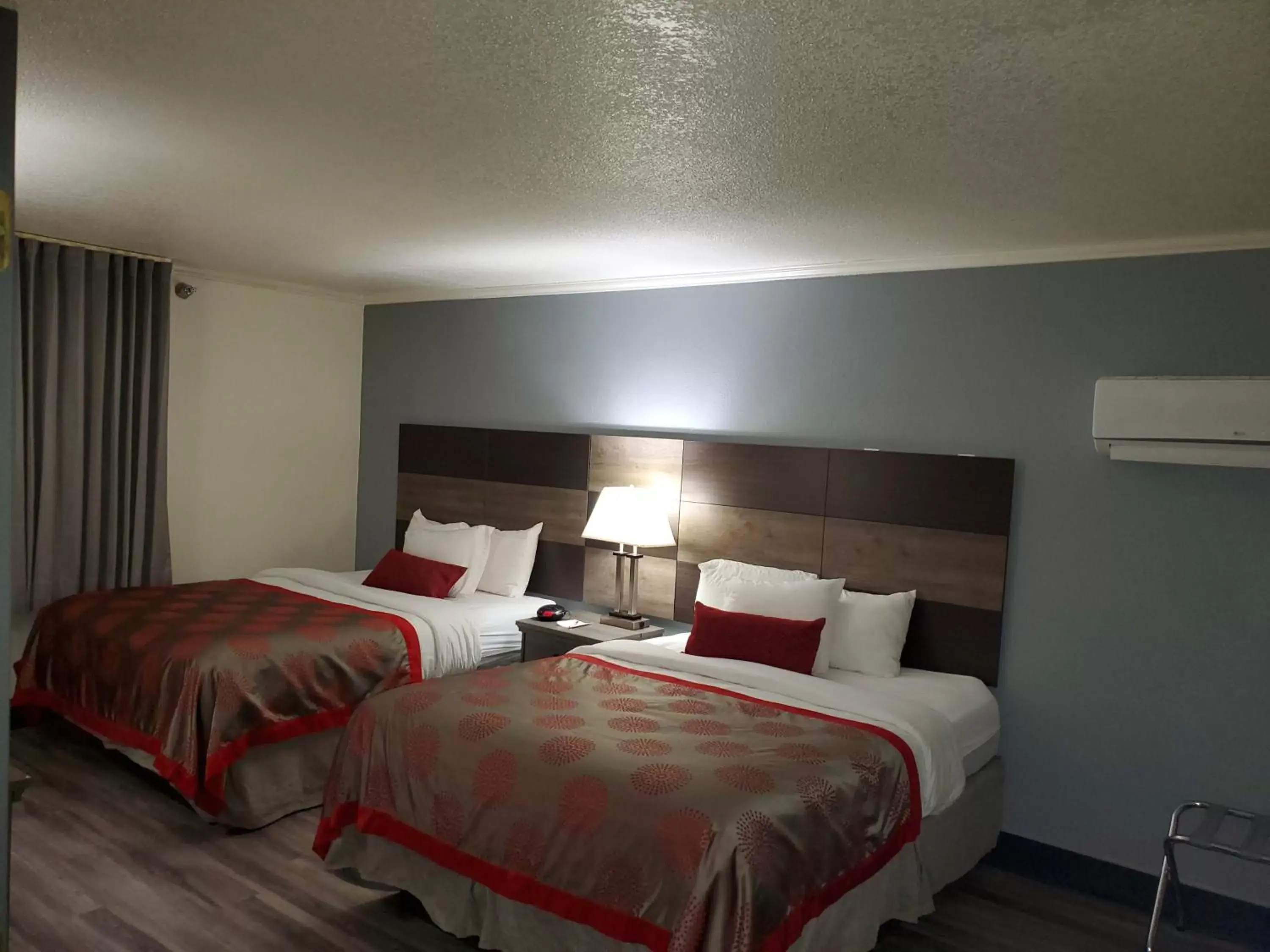 Photo of the whole room, Bed in Ramada by Wyndham North Platte