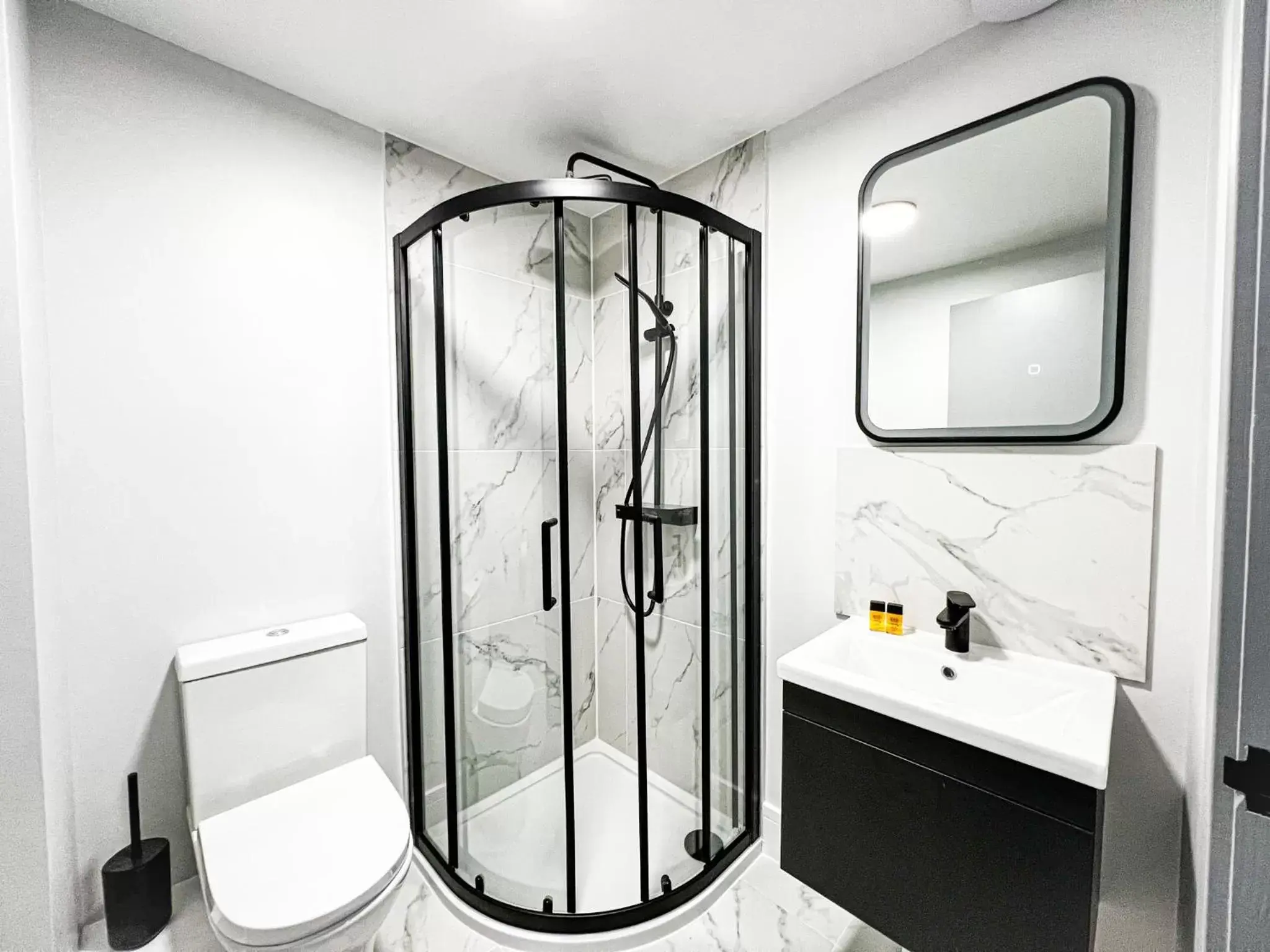 Shower, Bathroom in Argo Hotel - Kings Cross