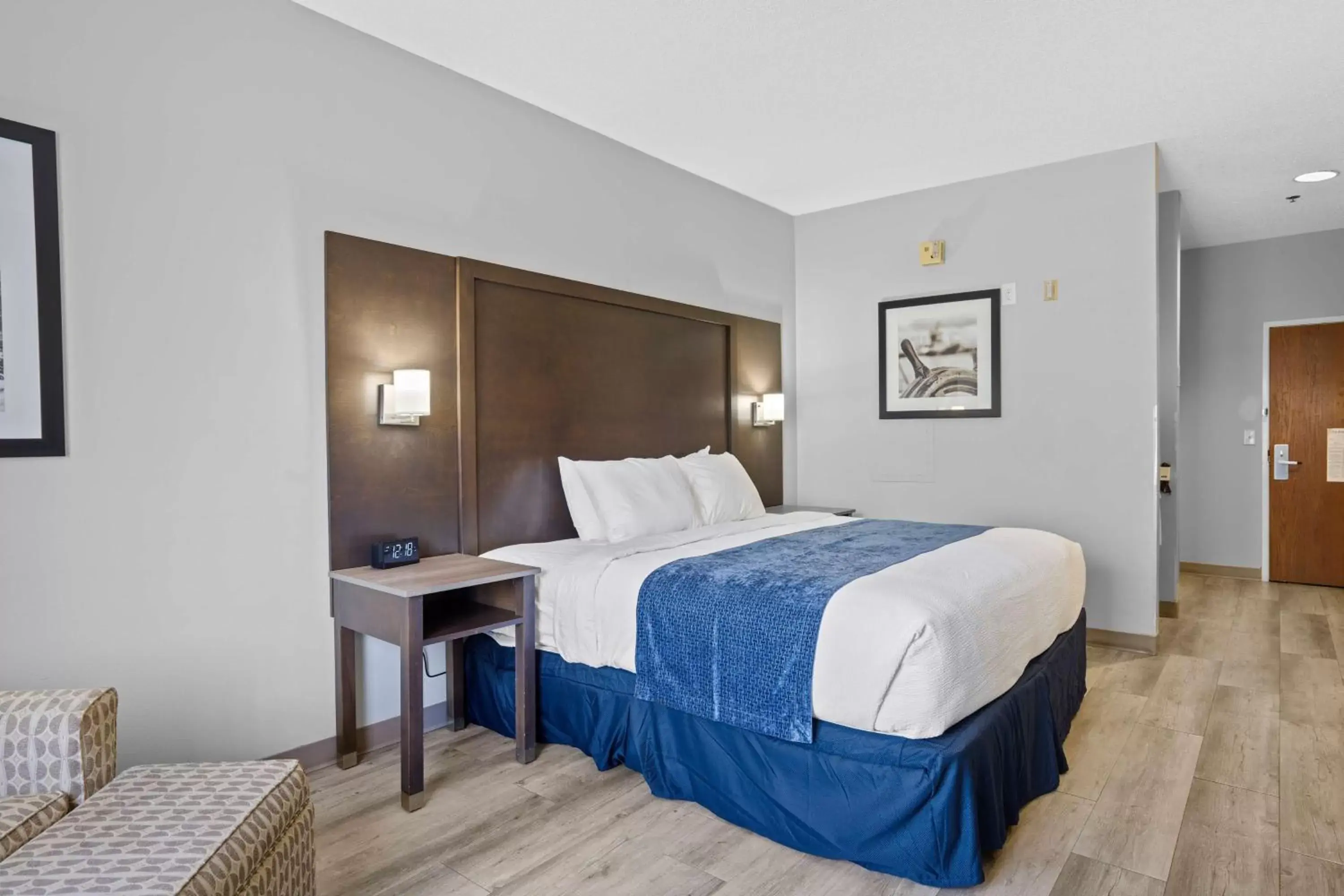 Bedroom, Bed in Blue Water Inn & Suites BW Signature Collection