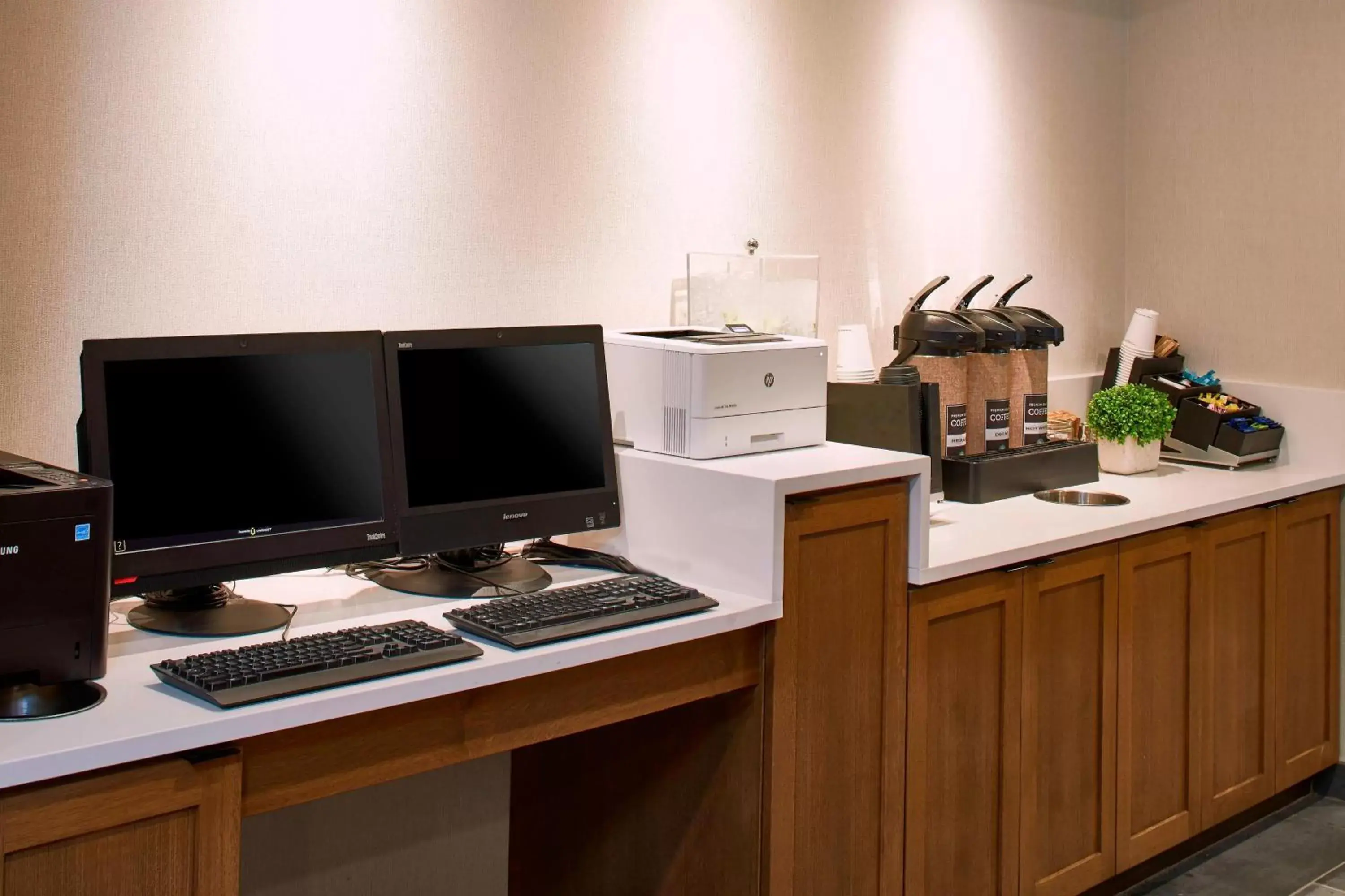 Business facilities in Fairfield Inn & Suites by Marriott Albany Airport