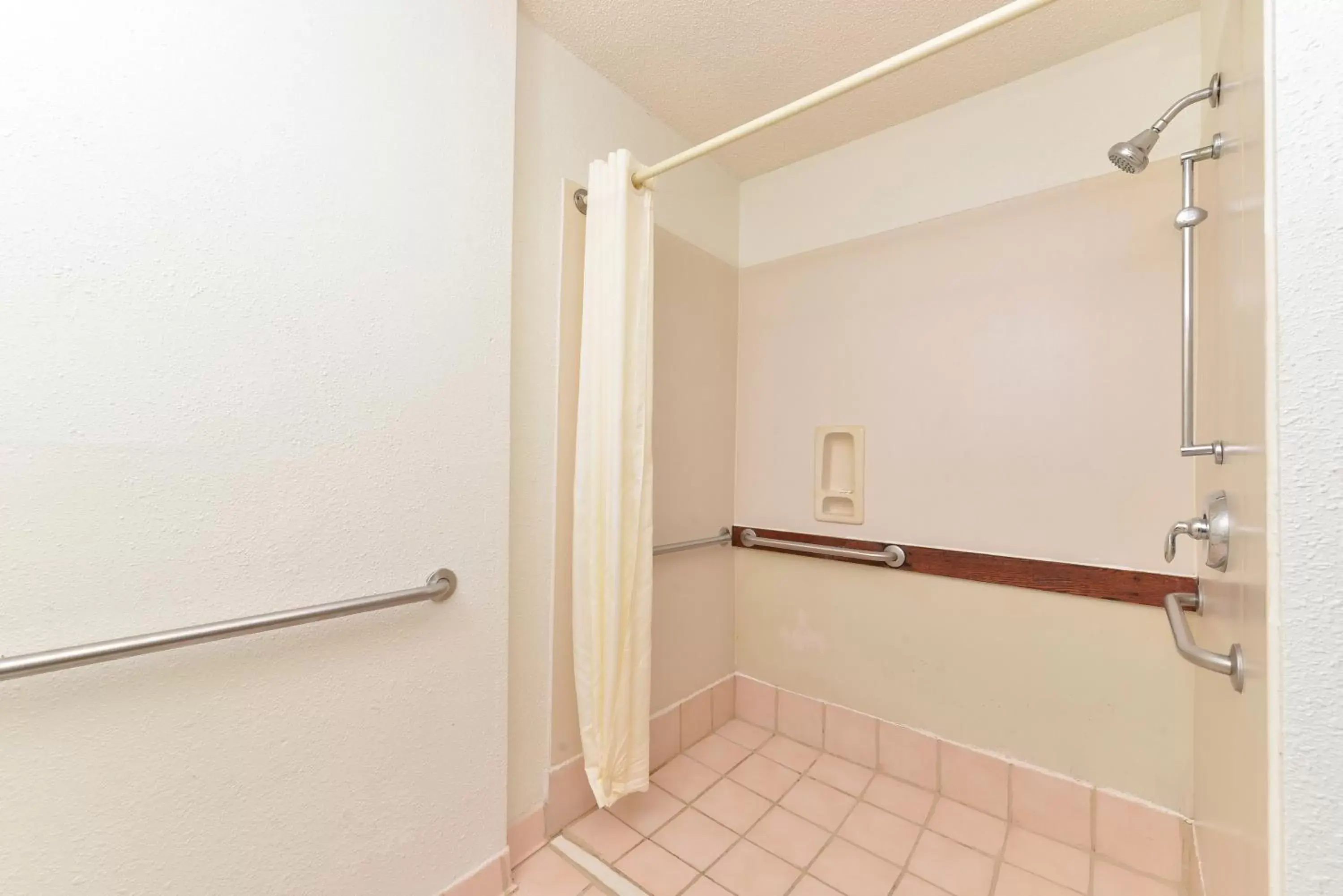 Bathroom in Motel 6-Richburg, SC