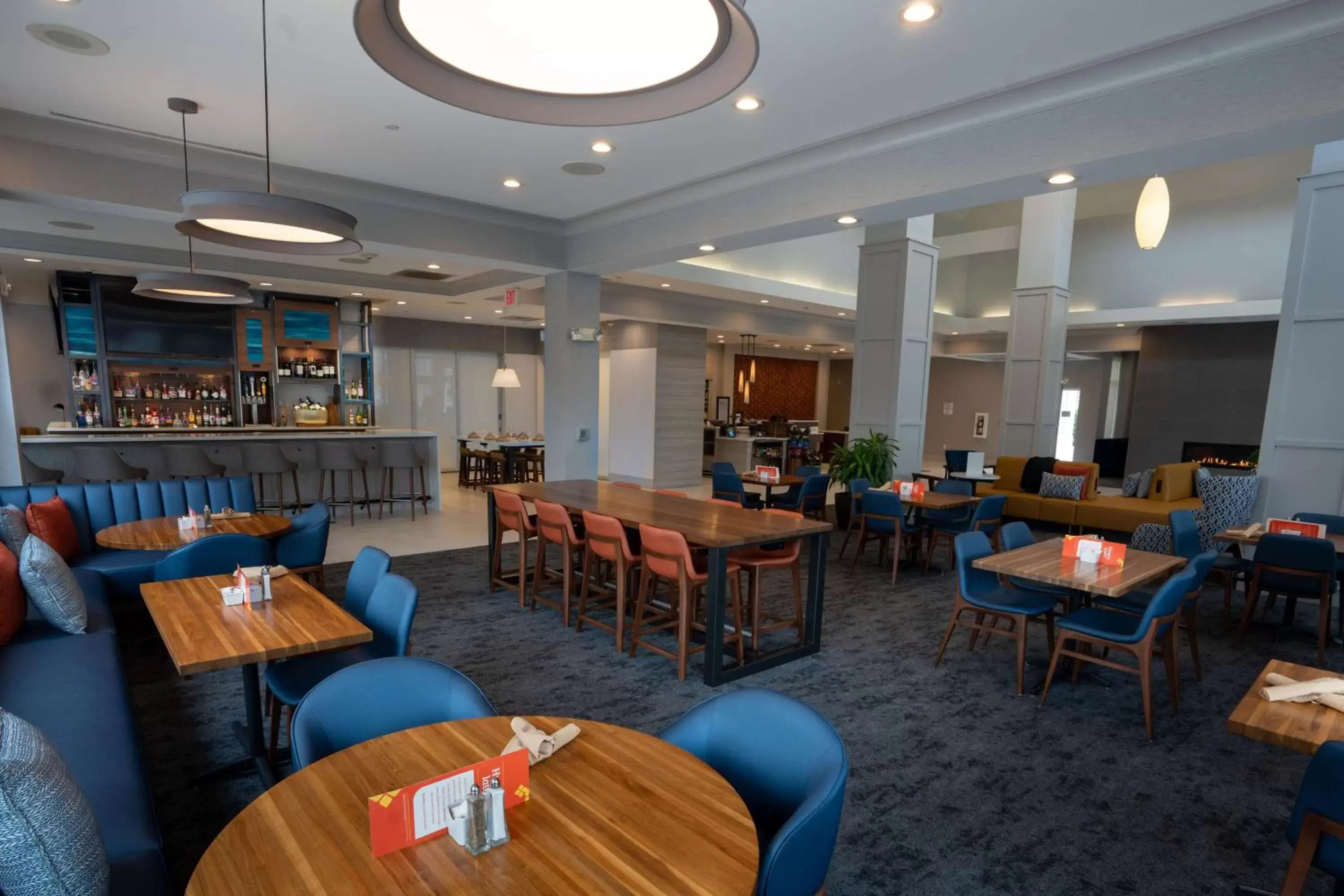 Lounge or bar, Restaurant/Places to Eat in Hilton Garden Inn Charlotte/Concord