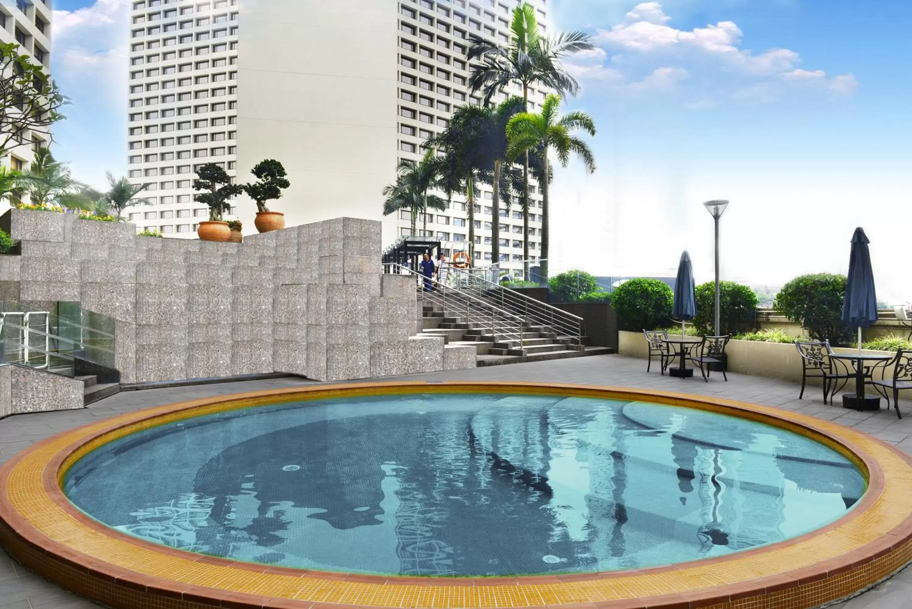 Swimming pool in The Garden Hotel Guangzhou Swimming pool in The Garden Hotel Guangzhou