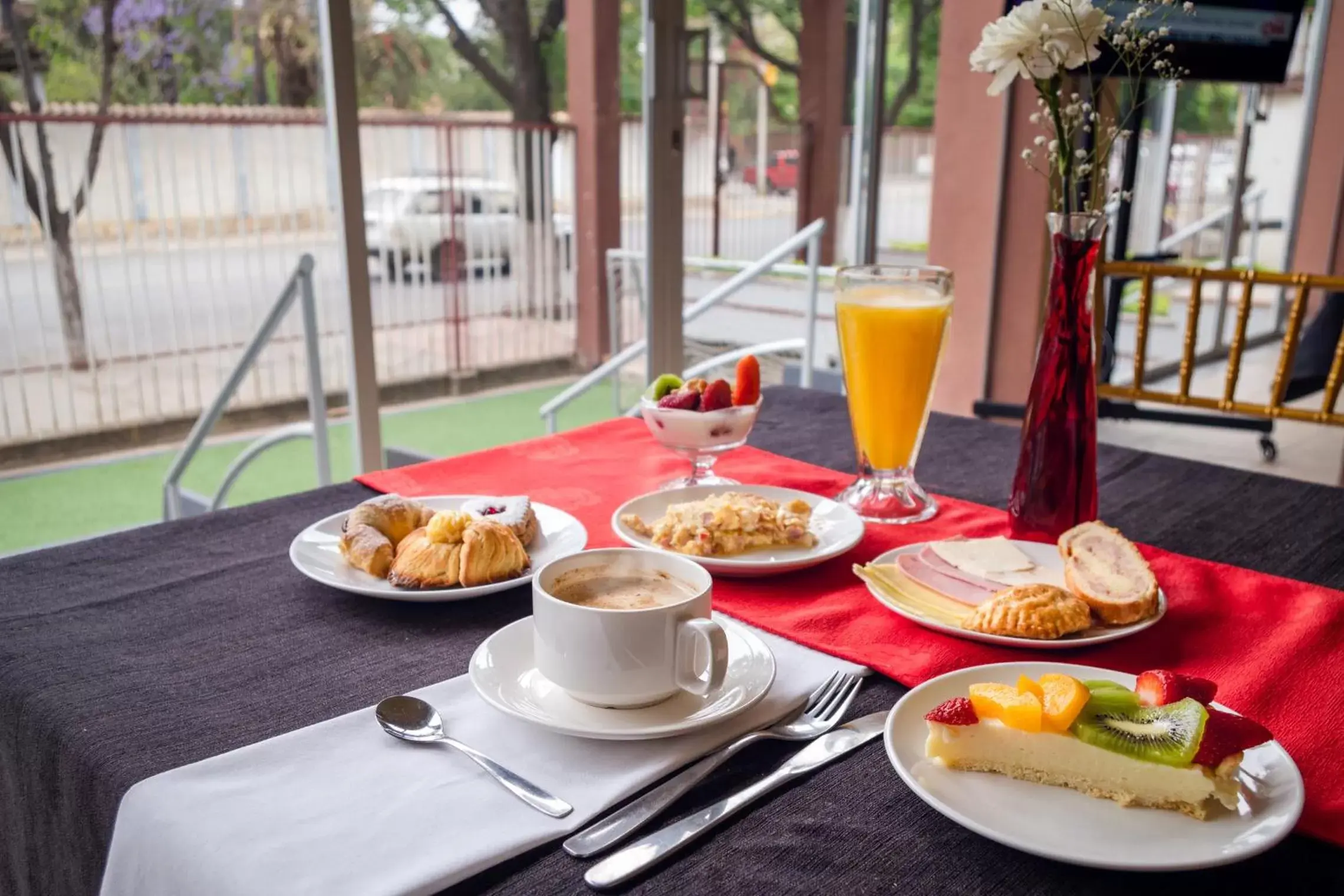 American breakfast in Hotel Los Ceibos