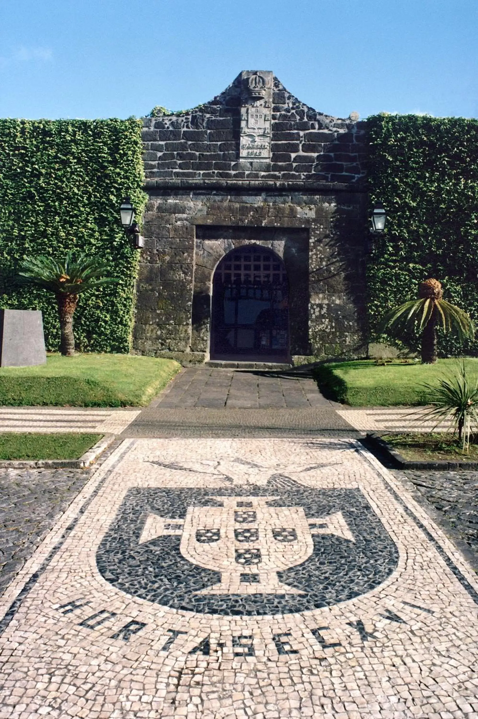 Facade/entrance, Property Building in Pousada Forte da Horta