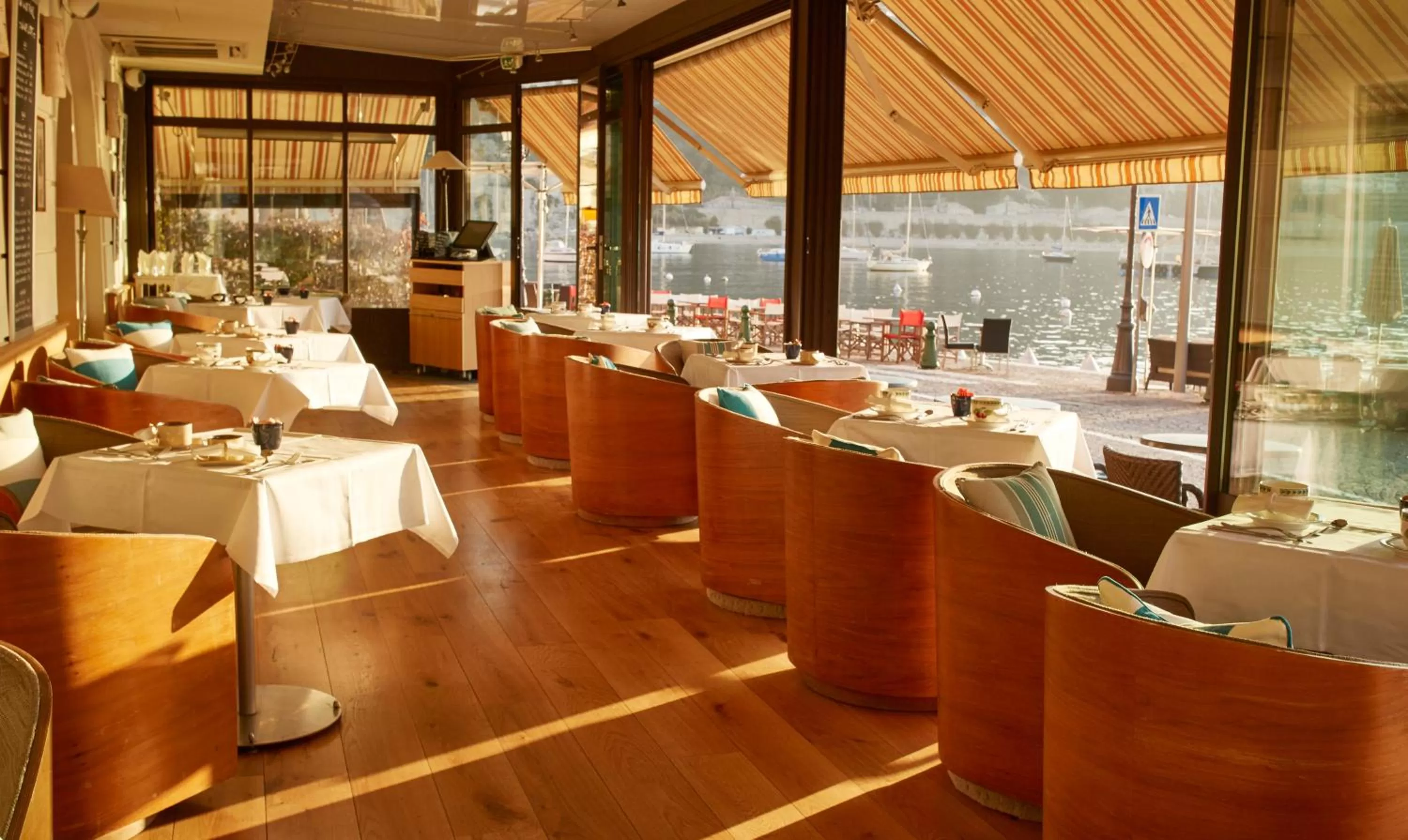 Restaurant/Places to Eat in Welcome Hotel