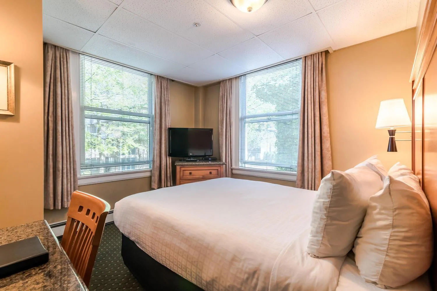 Photo of the whole room, Bed in The Sylvia Hotel