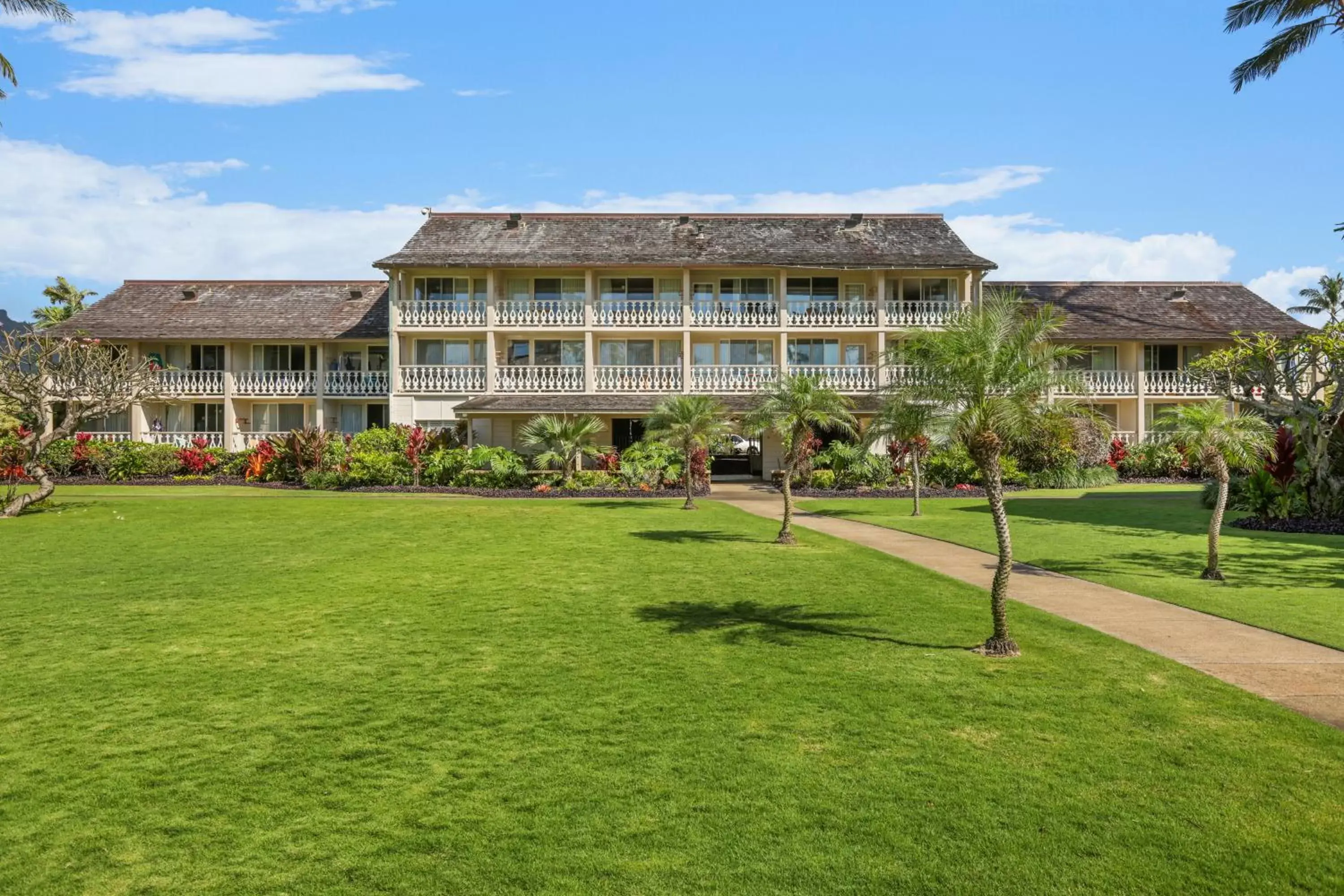 Property Building in Aston Islander On The Beach