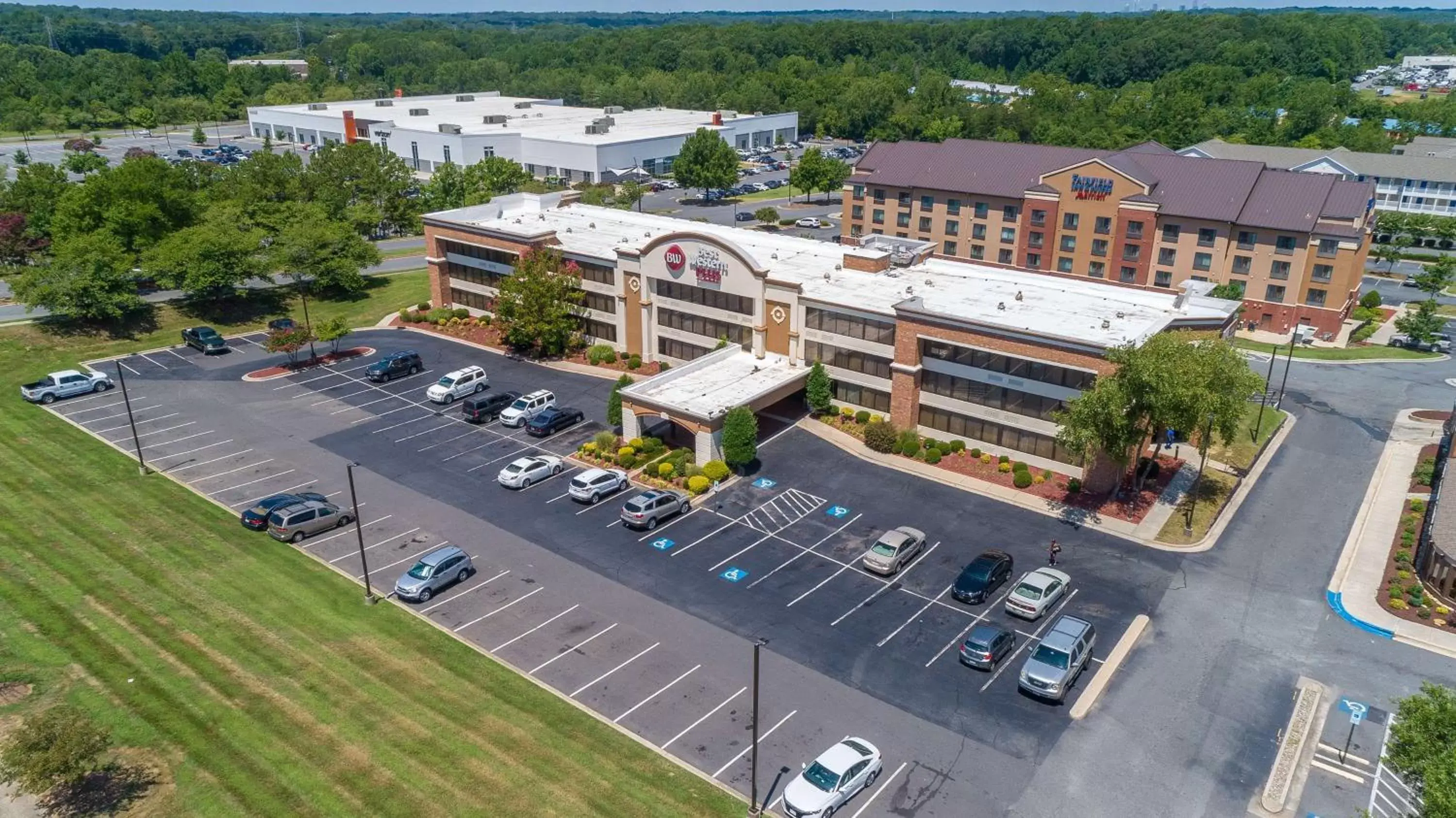 Property building, Bird's-eye View in Best Western Plus Charlotte Matthews Hotel