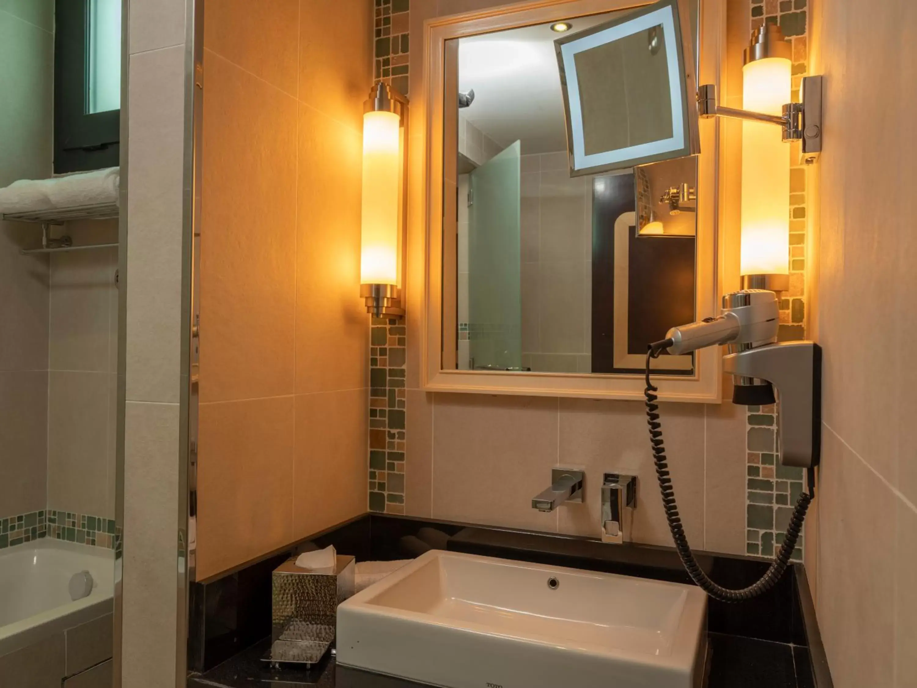 Shower, Bathroom in Retaj Salwa Resort & Spa