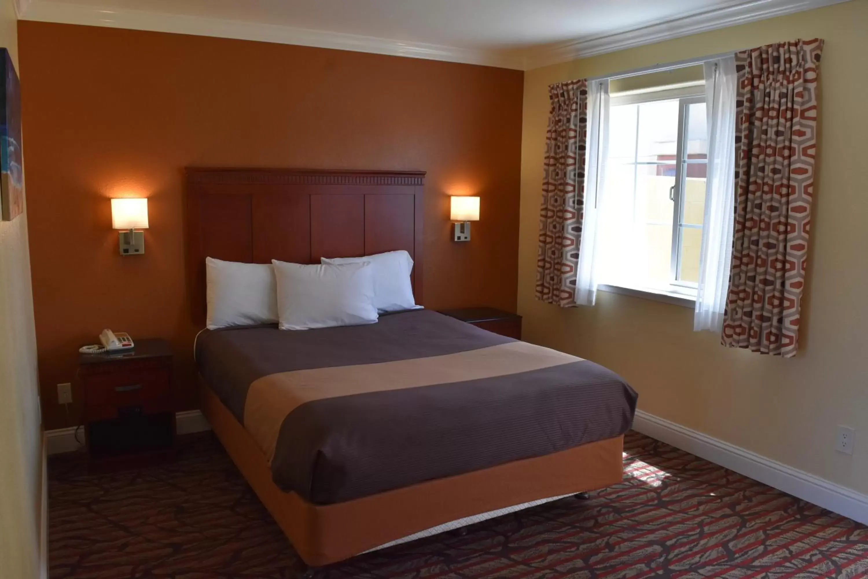 Bedroom, Bed in Seaside Inn Monterey