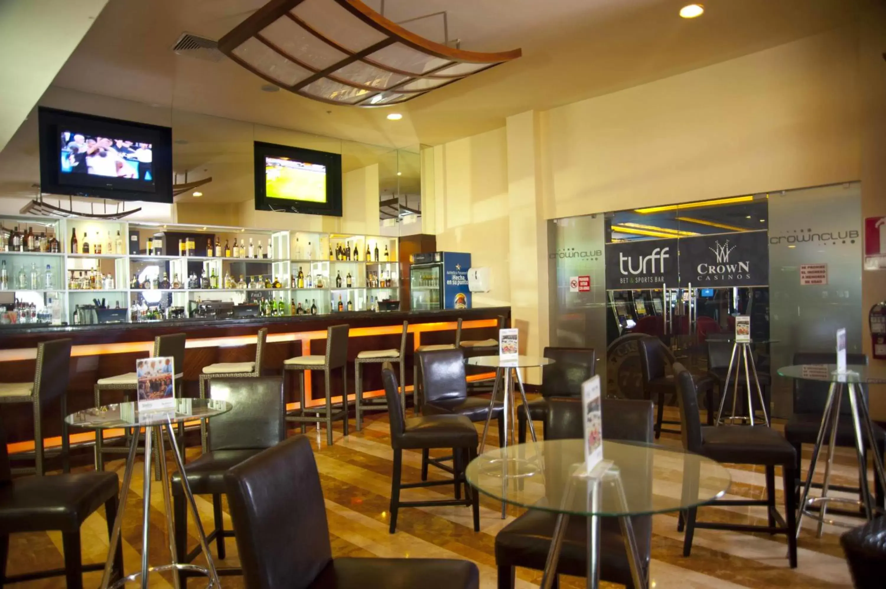 Lounge or bar in Radisson Colon 2,000 Hotel & Casino Lounge or bar in Radisson Colon 2,000 Hotel & Casino
