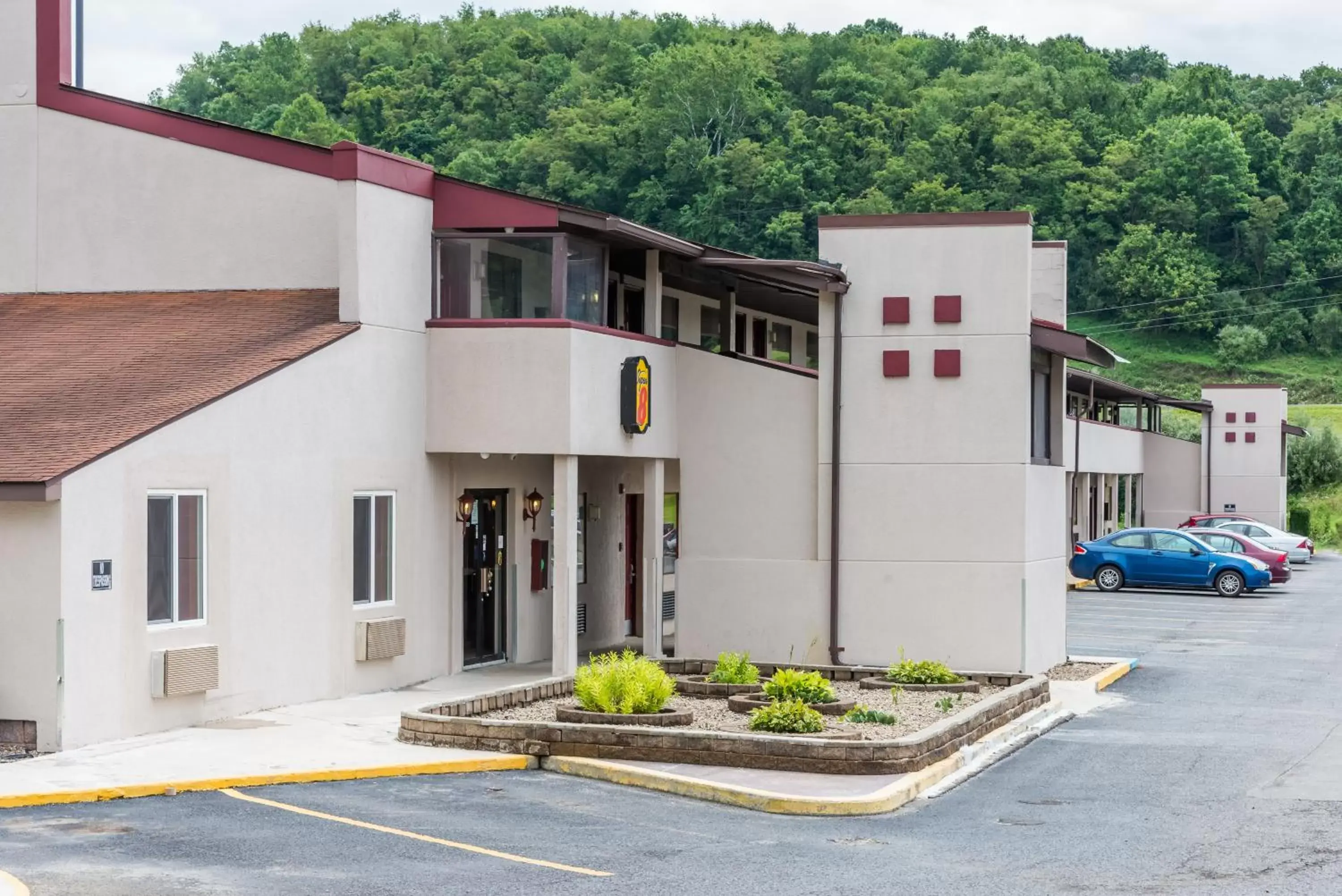 Facade/entrance, Property Building in Super 8 by Wyndham Bridgeport/Clarksburg Area