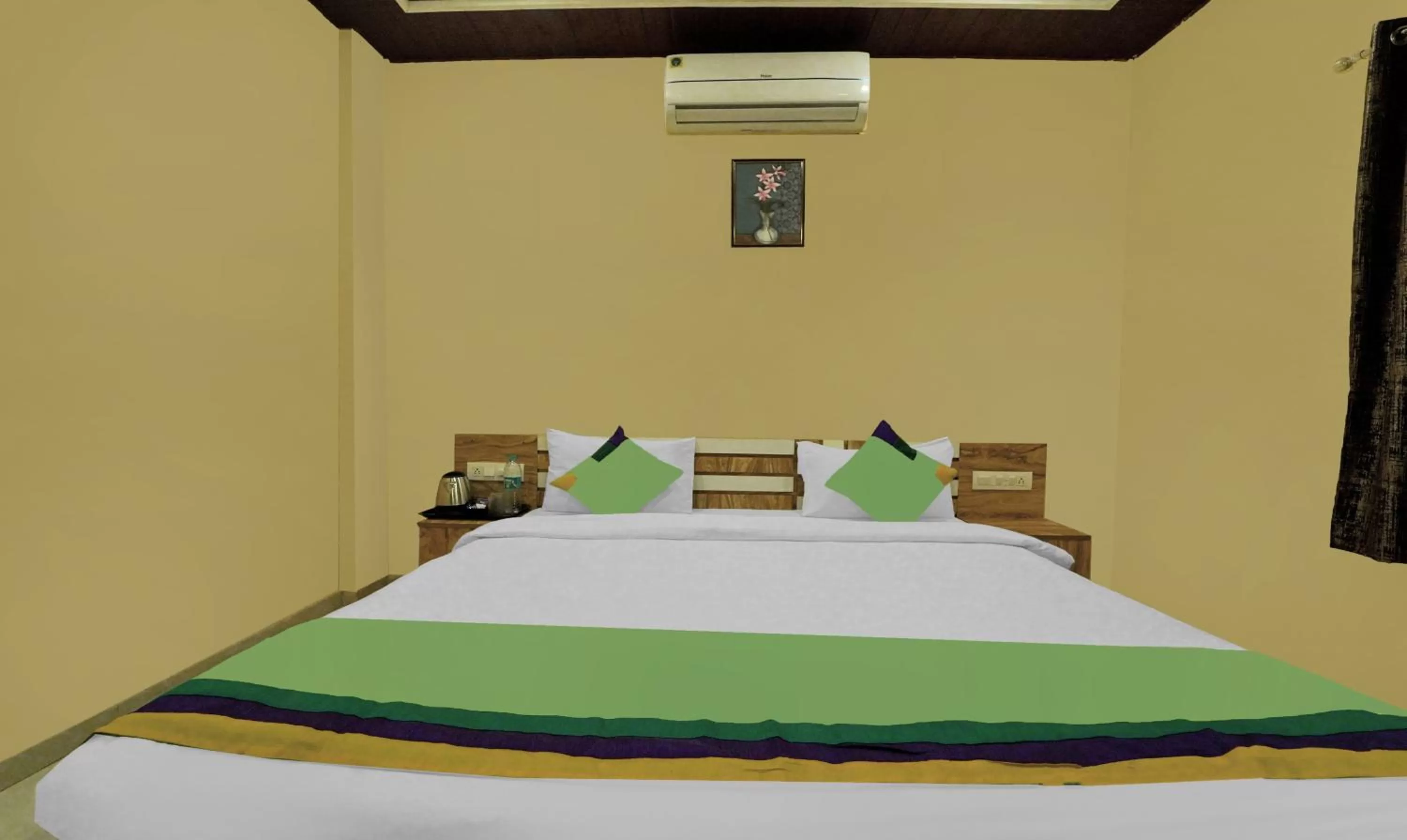 Bed in Treebo Trend Iceberg