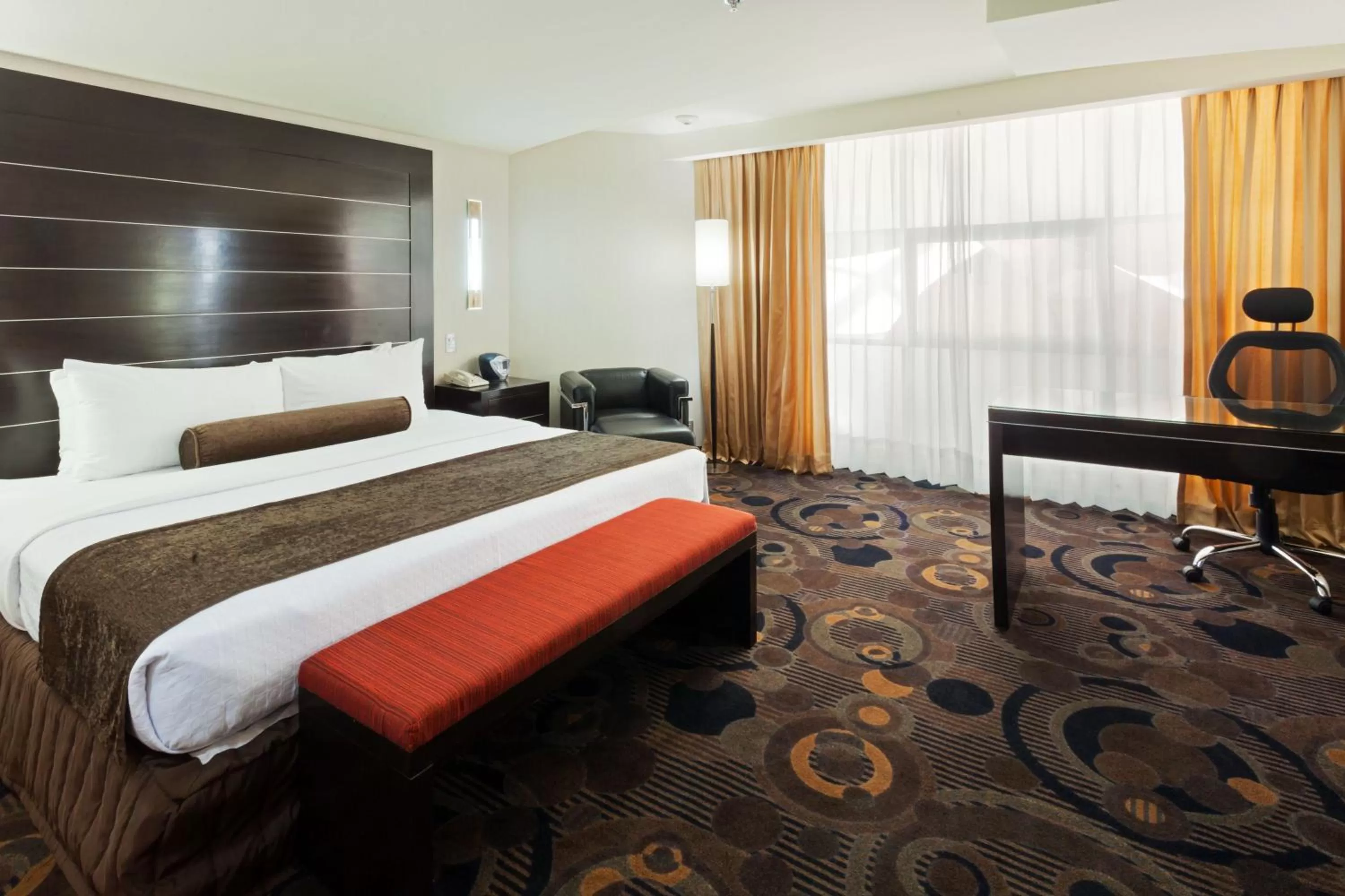 Bedroom, Bed in Crowne Plaza Toluca - Lancaster by IHG