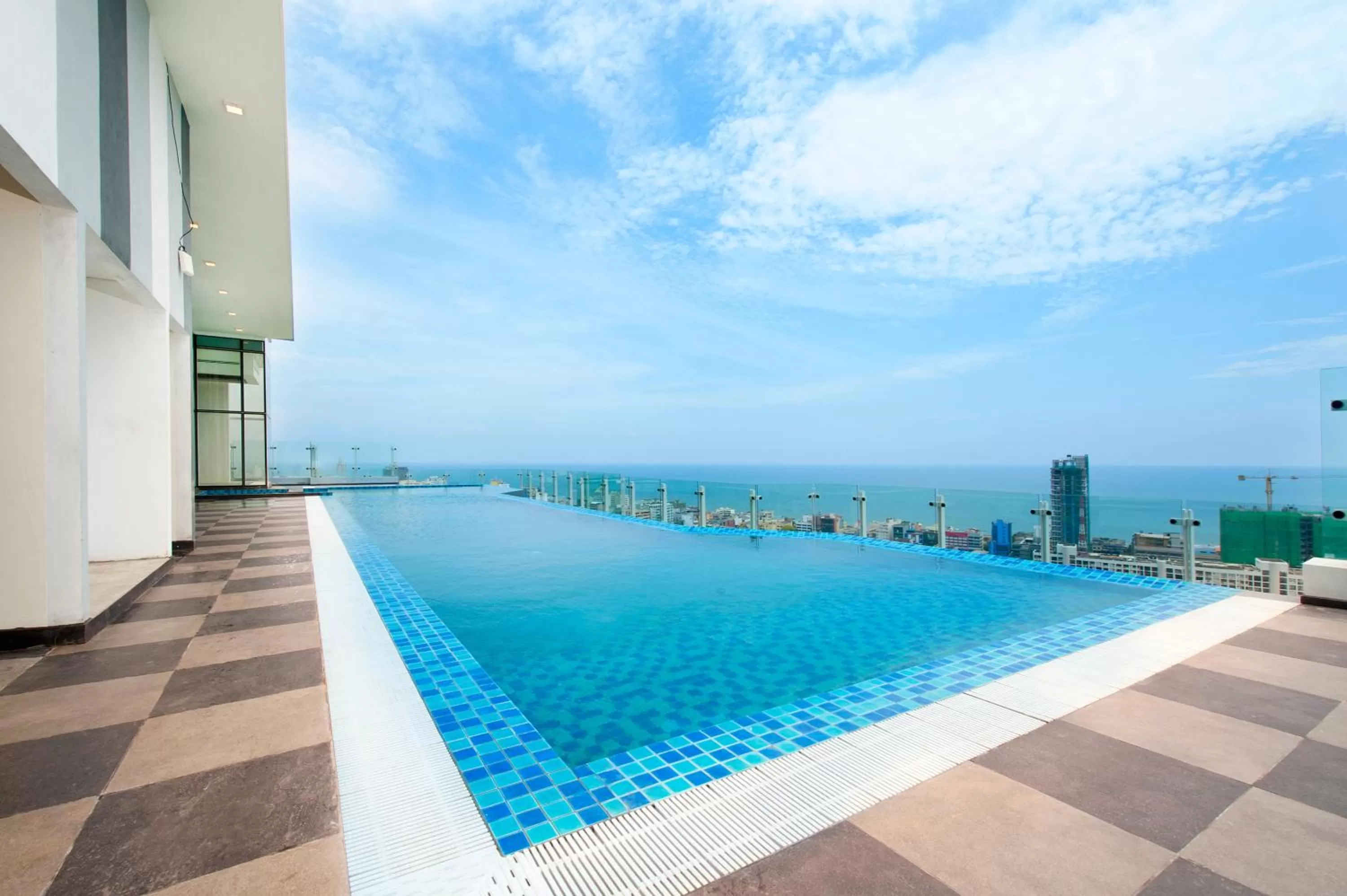 Day in Cinnamon Red Colombo