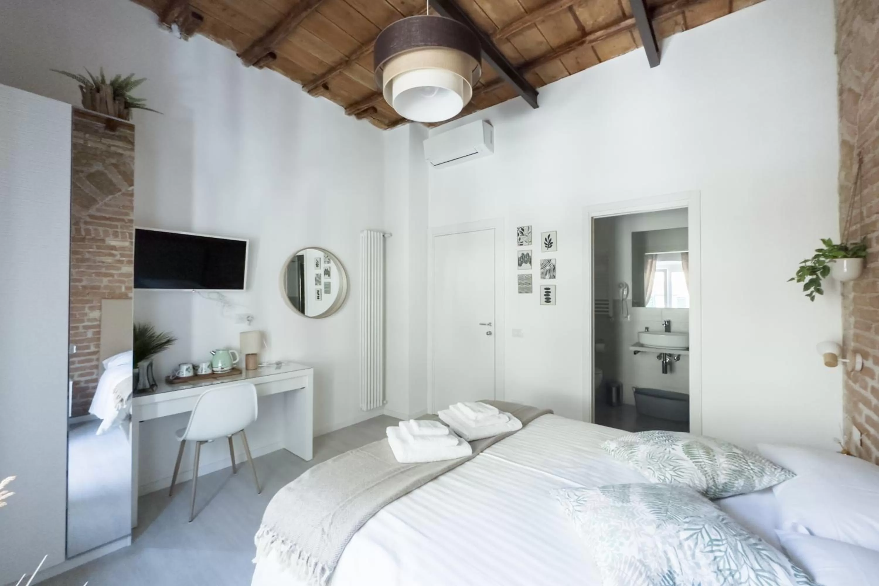 Bed in White Ostilia B&B