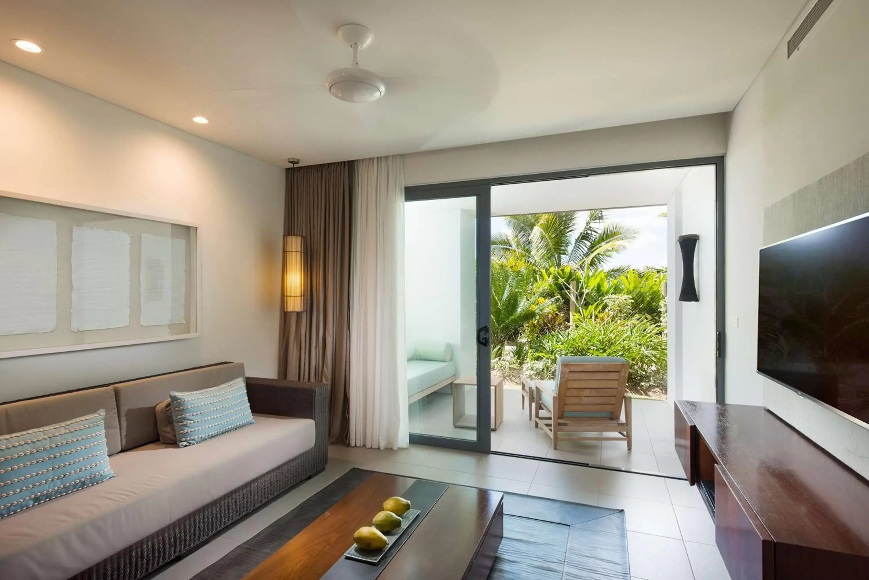 Bedroom, Seating Area in Hilton Fiji Beach Resort and Spa