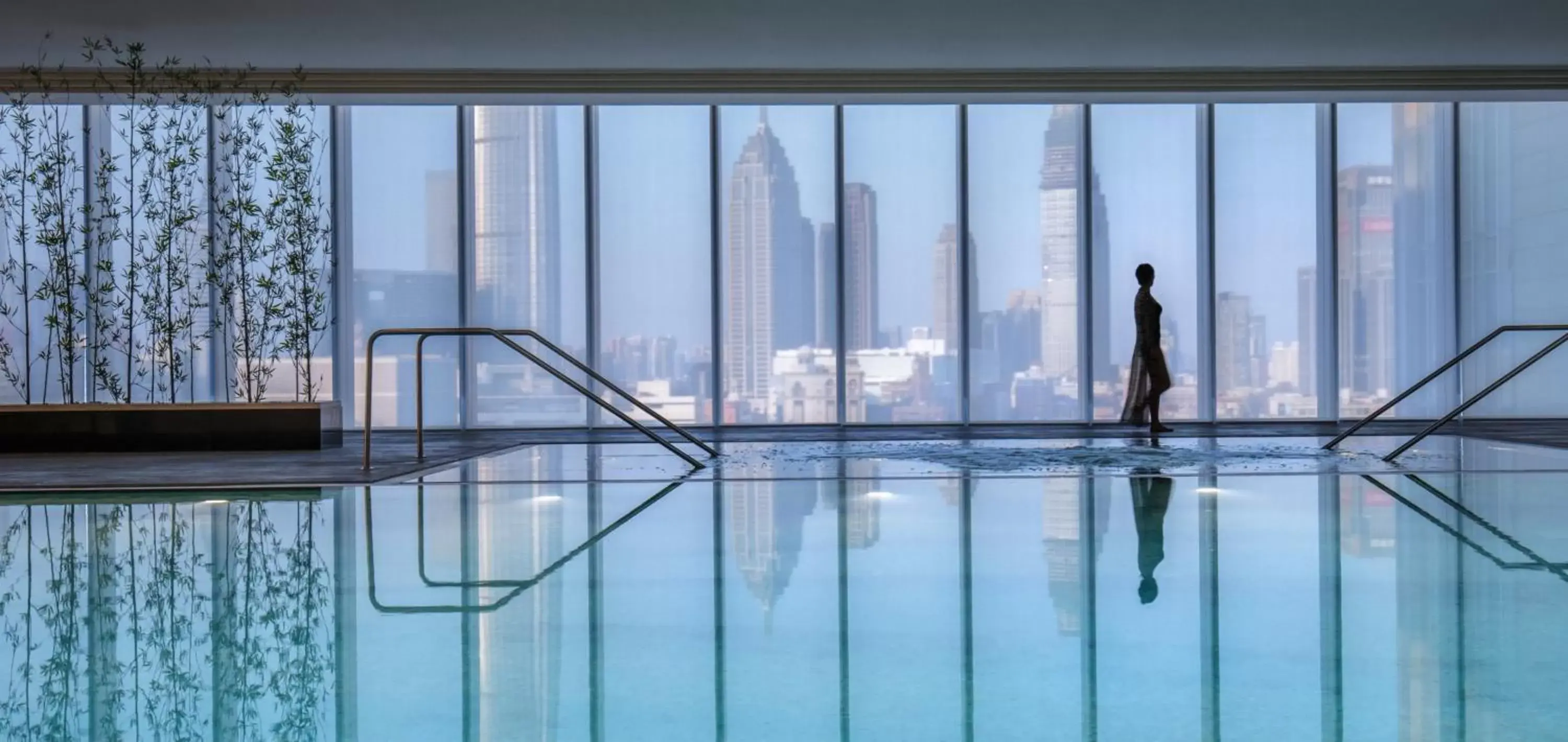 Hot Tub, Swimming Pool in Four Seasons Hotel Tianjin