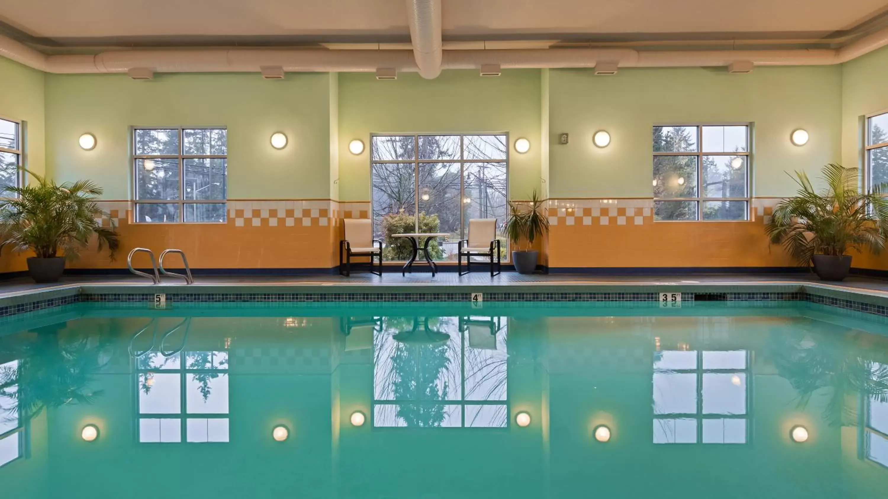Swimming pool in Best Western PLUS Chemainus Inn Swimming pool in Best Western PLUS Chemainus Inn