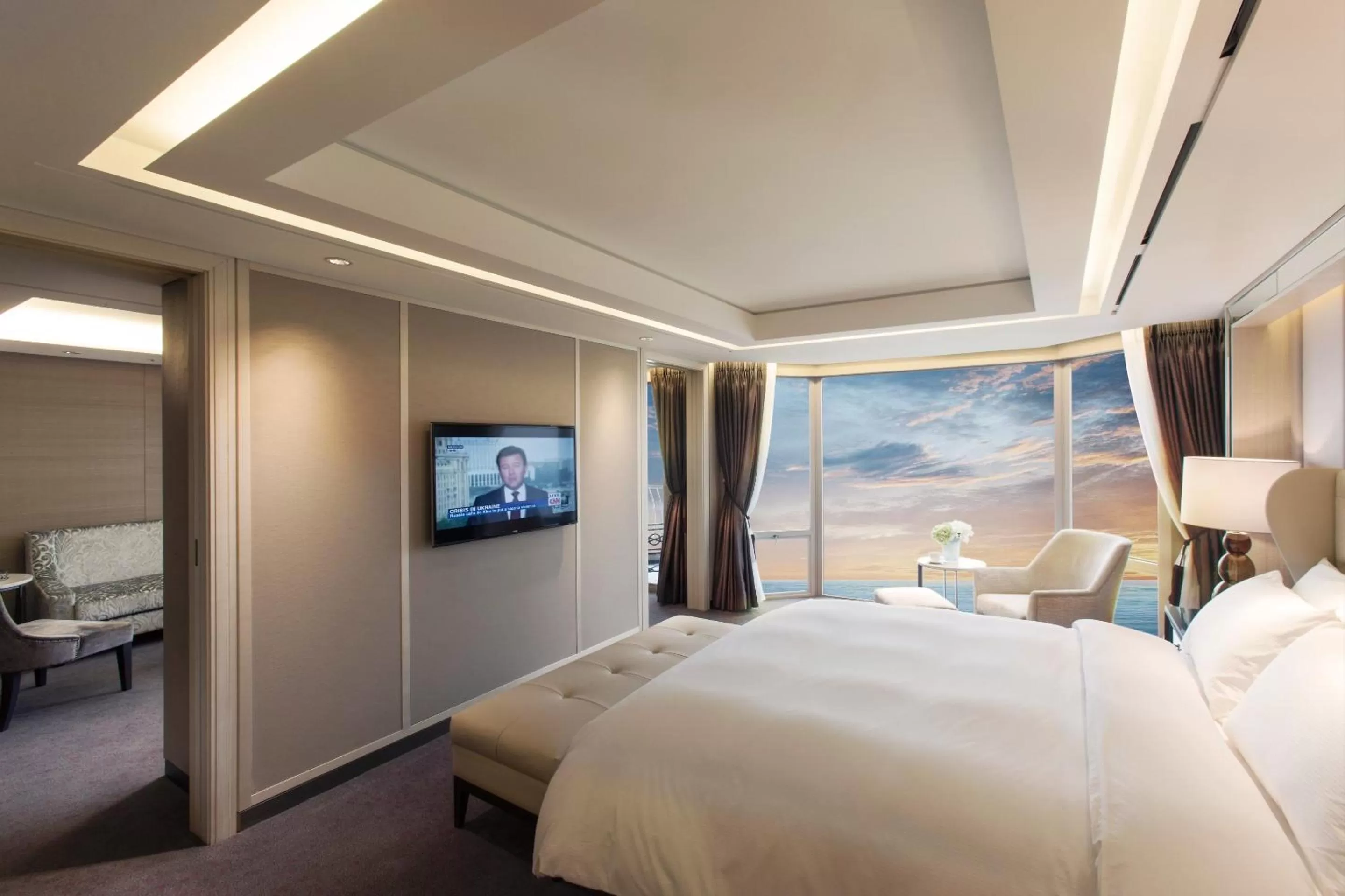 Photo of the whole room, Bed in Paradise Hotel Busan