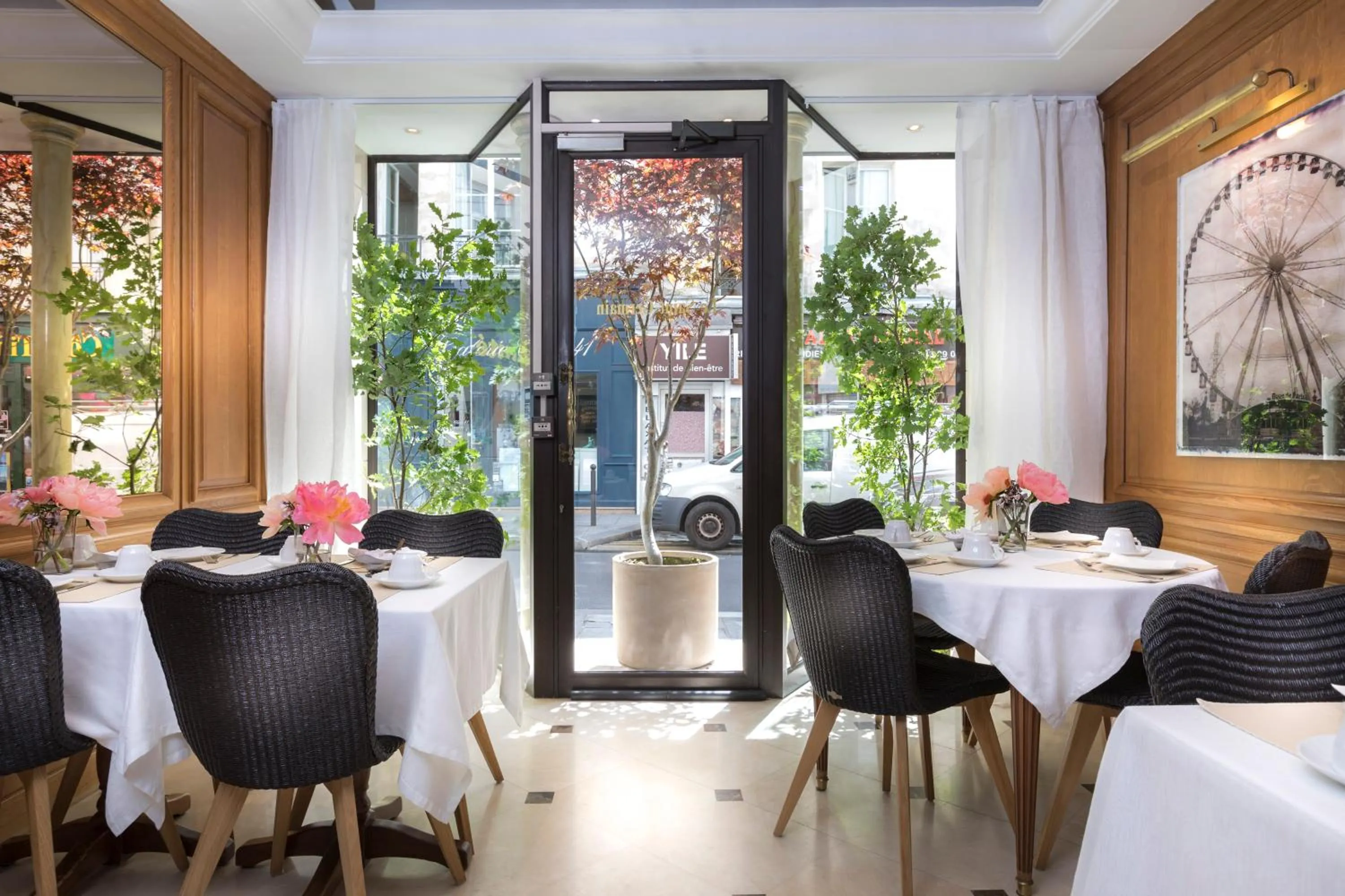 Buffet breakfast in Dauphine Saint Germain