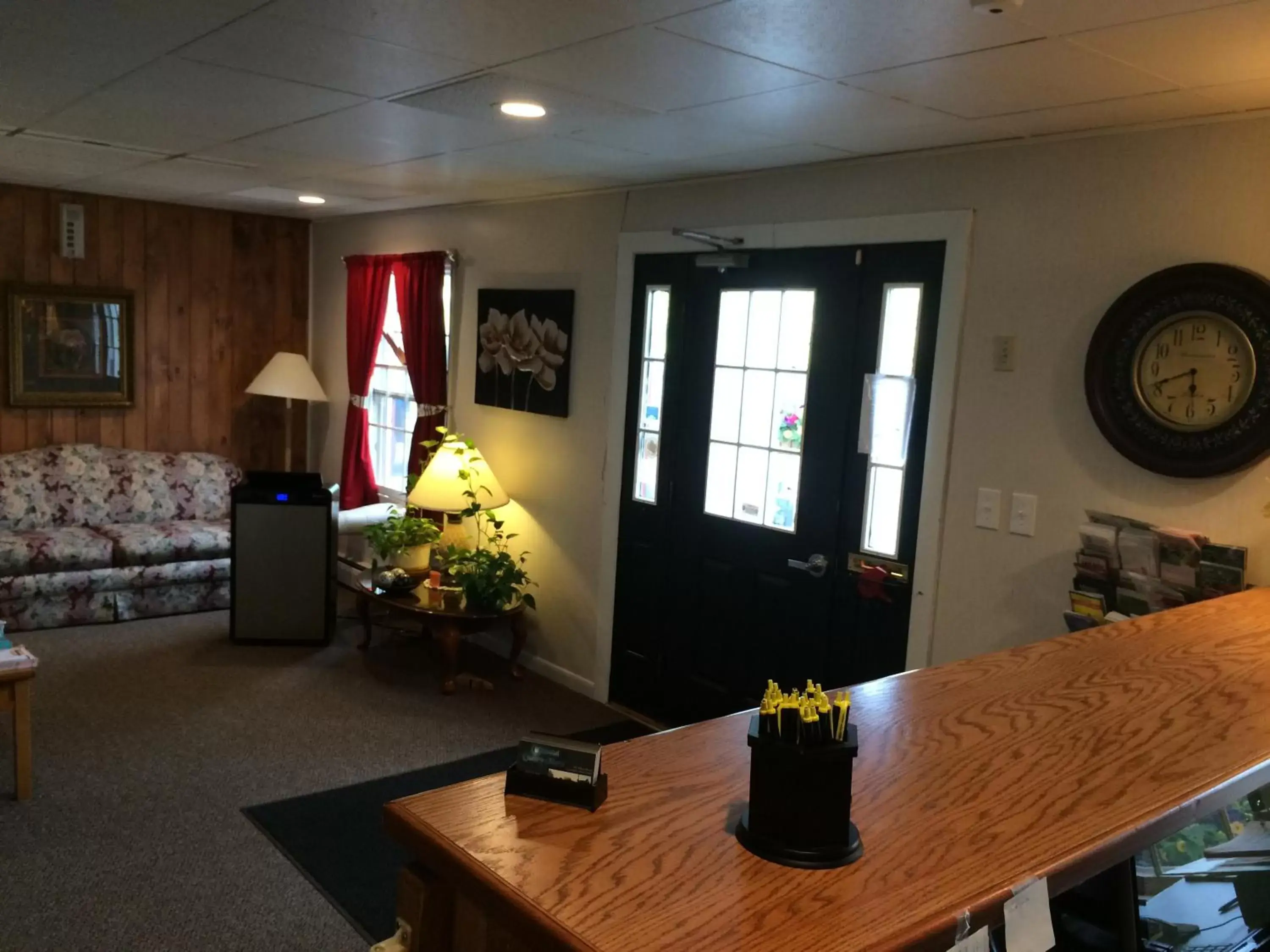 Lobby or reception in Colonial Valley Motel