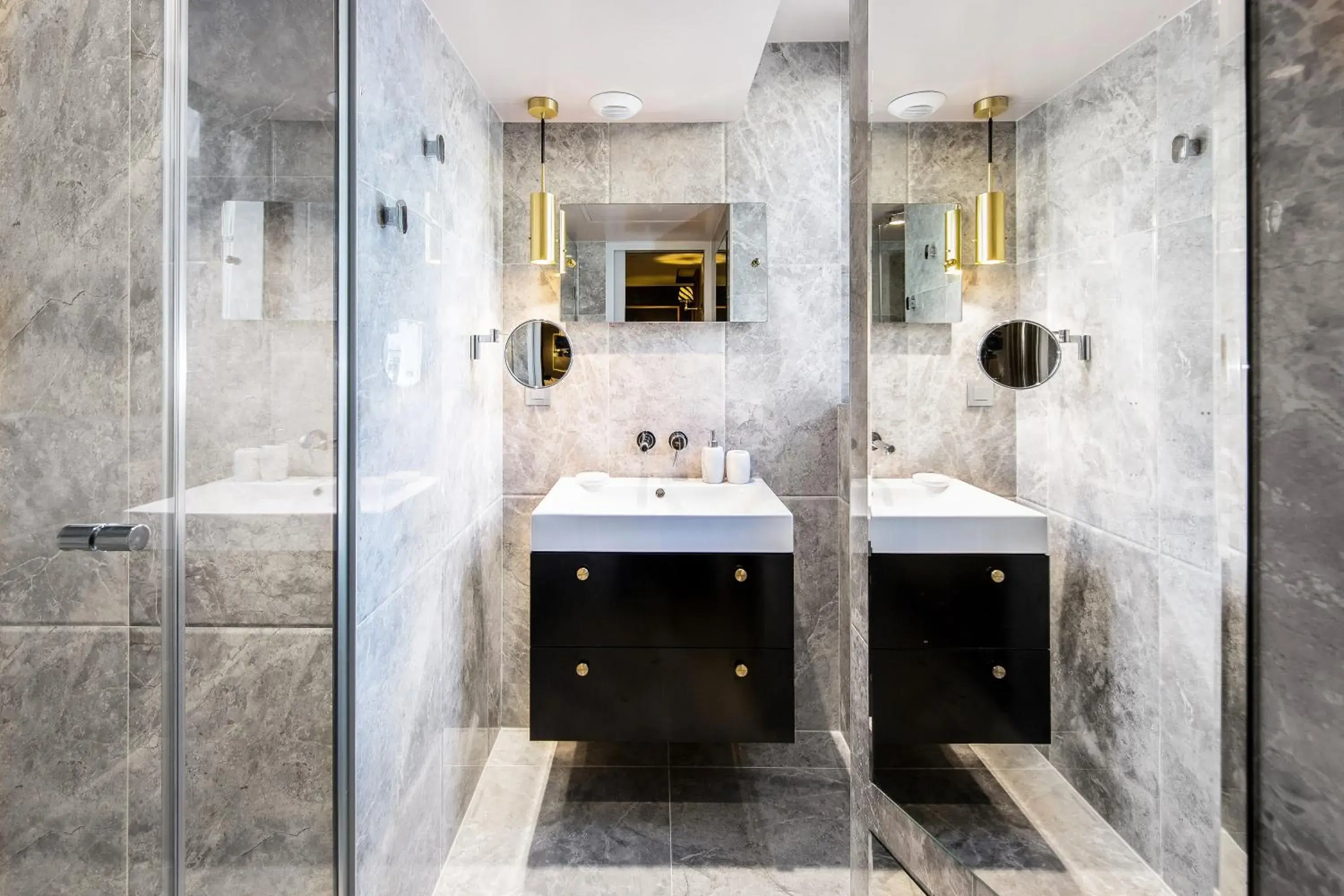 Bathroom, Kitchen/Kitchenette in Snob Hotel by Elegancia