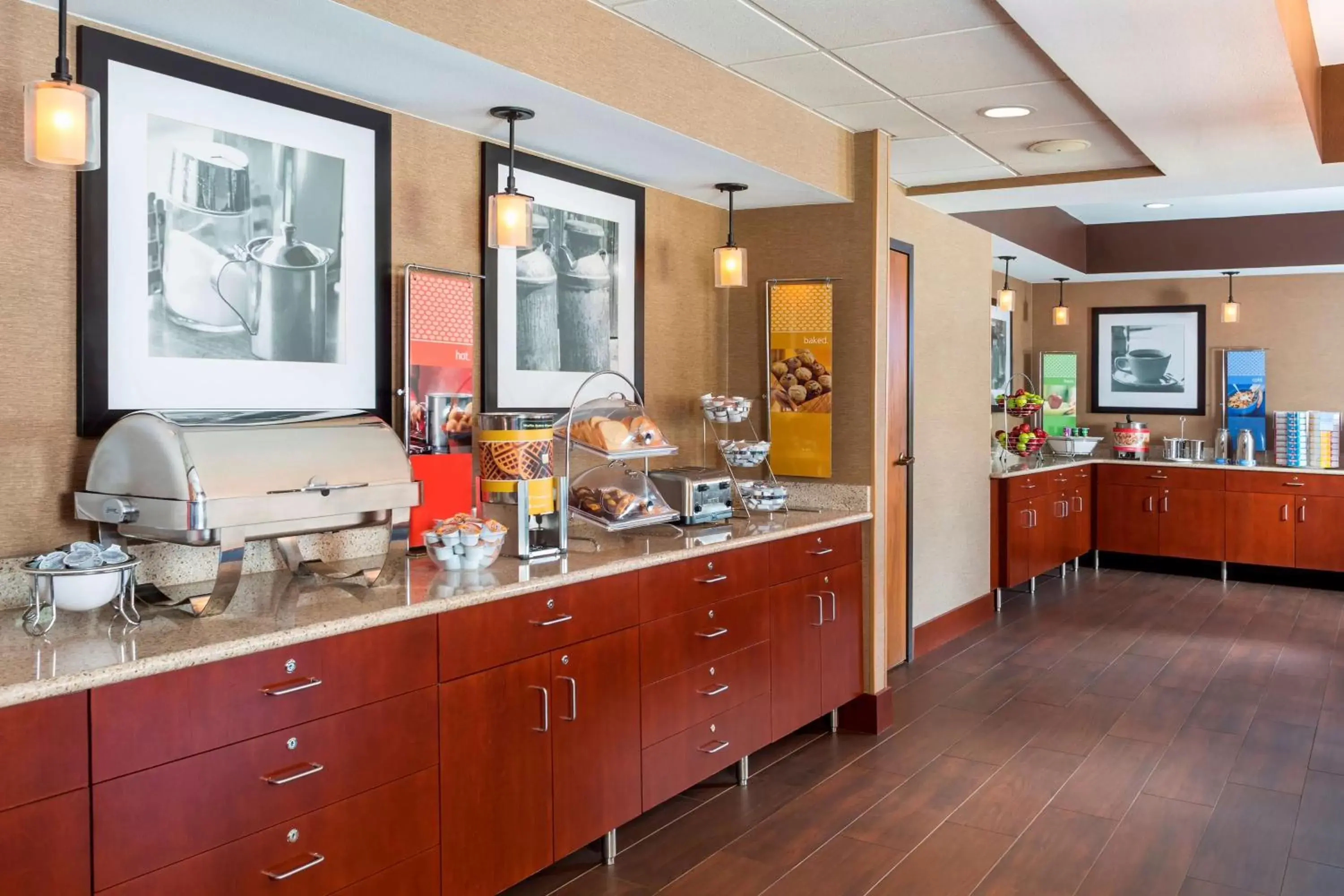 Breakfast, Restaurant/Places to Eat in Hampton Inn Youngstown/Boardman